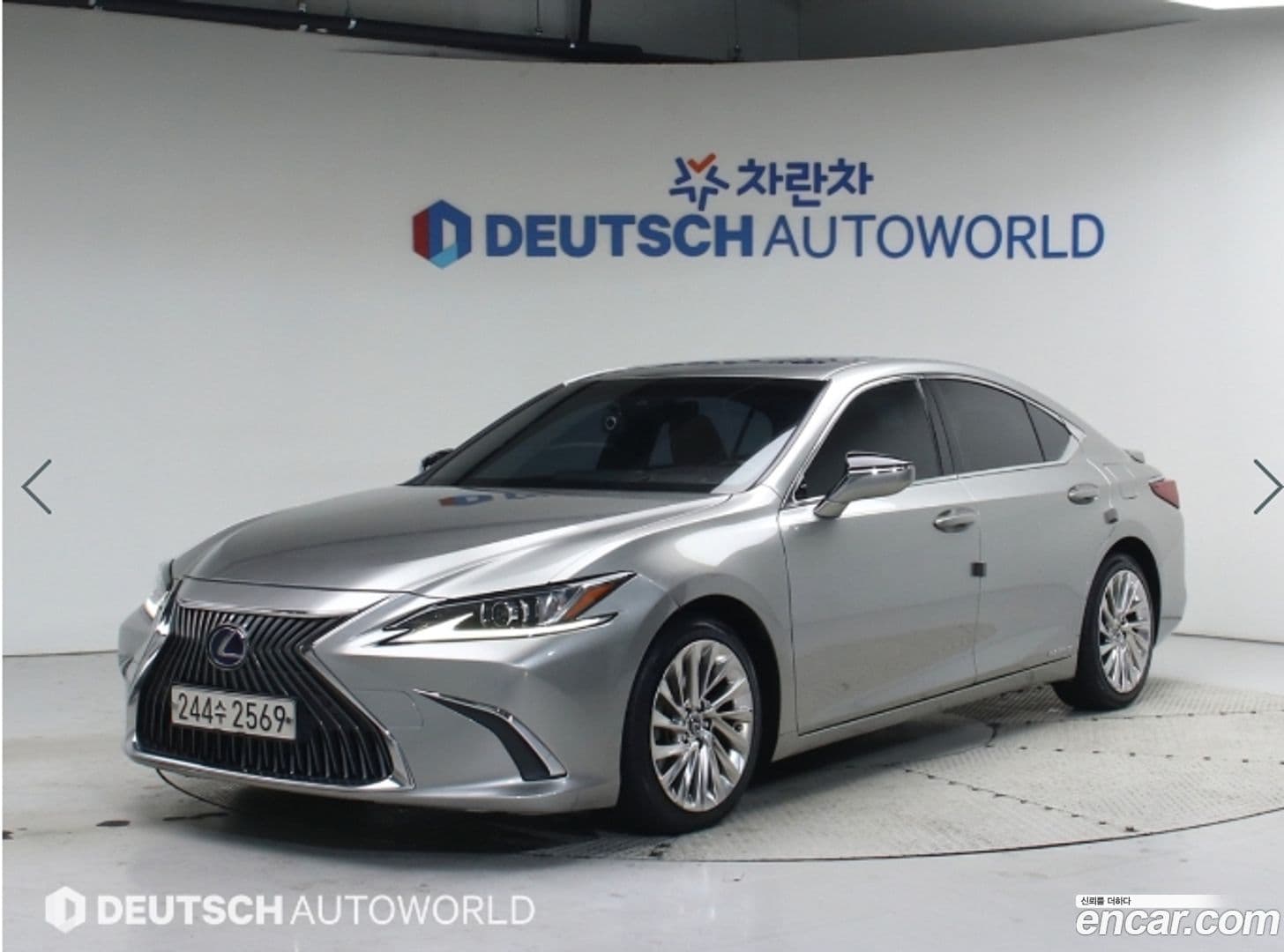 Main__Slider__Photo:ES Lexus 2018.11-0