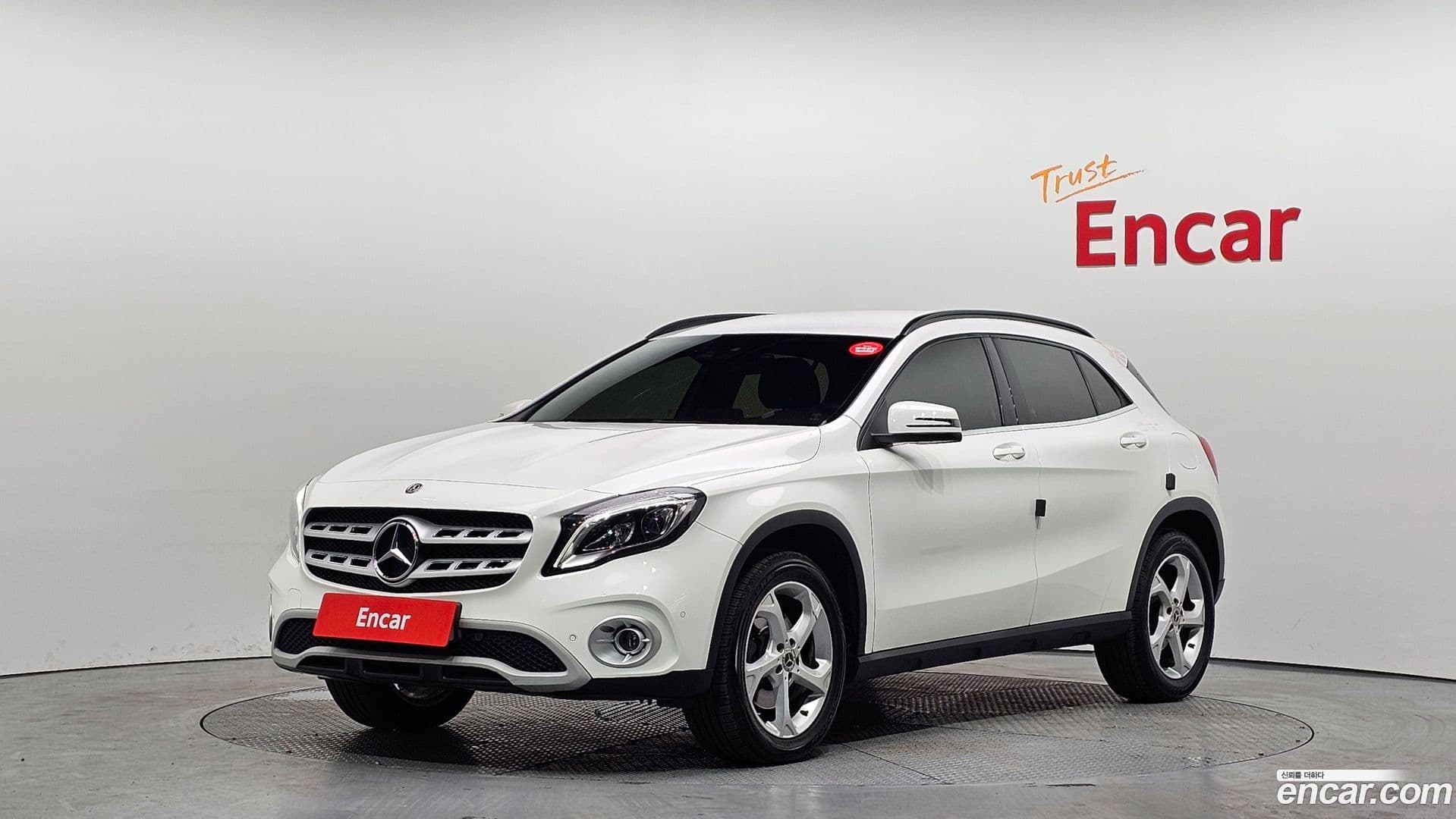 Main__Slider__Photo:GLA-Class Mercedes-Benz 2018.4-0