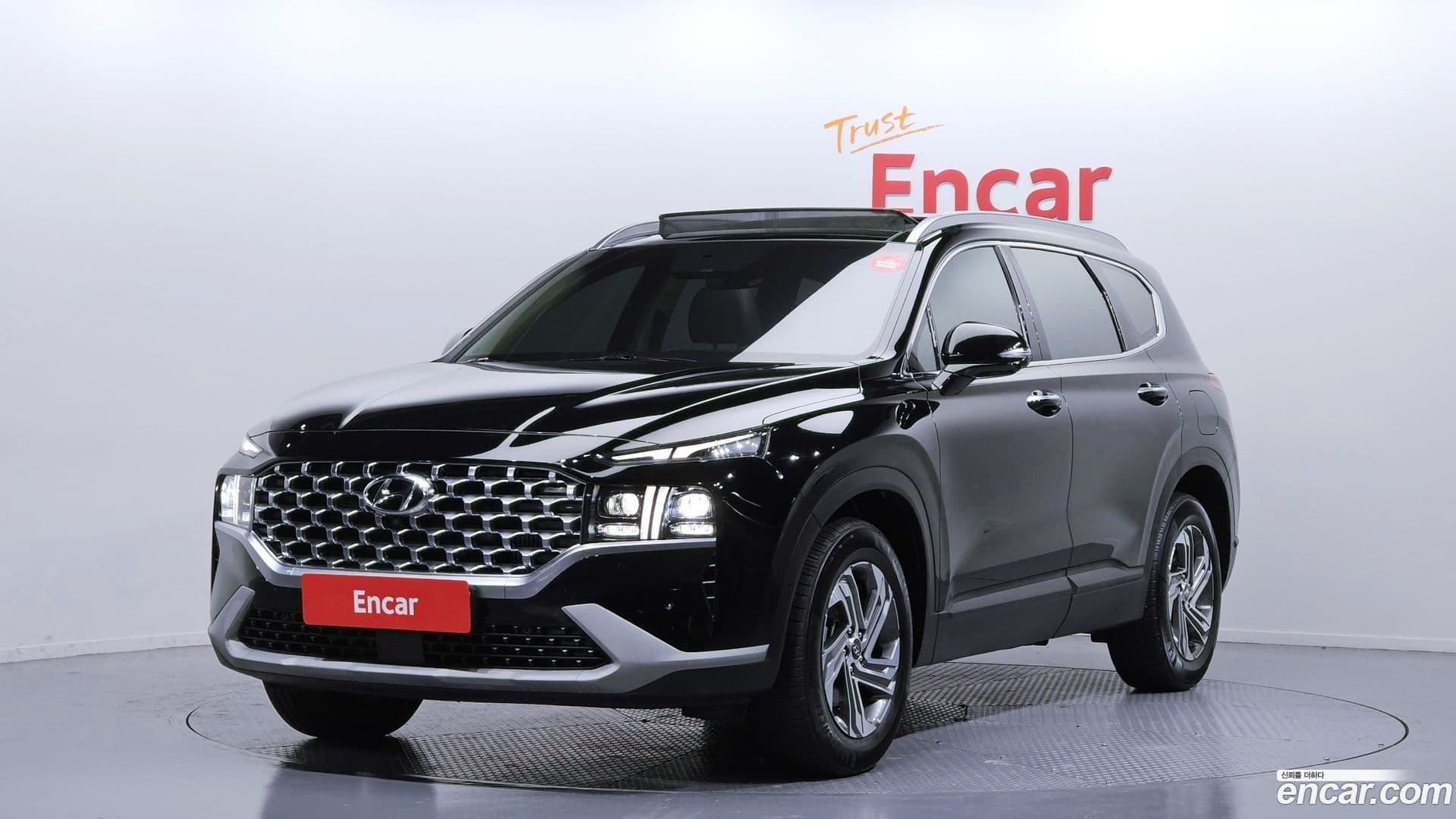 Main__Slider__Photo:Santafe Hyundai 2020.8-0