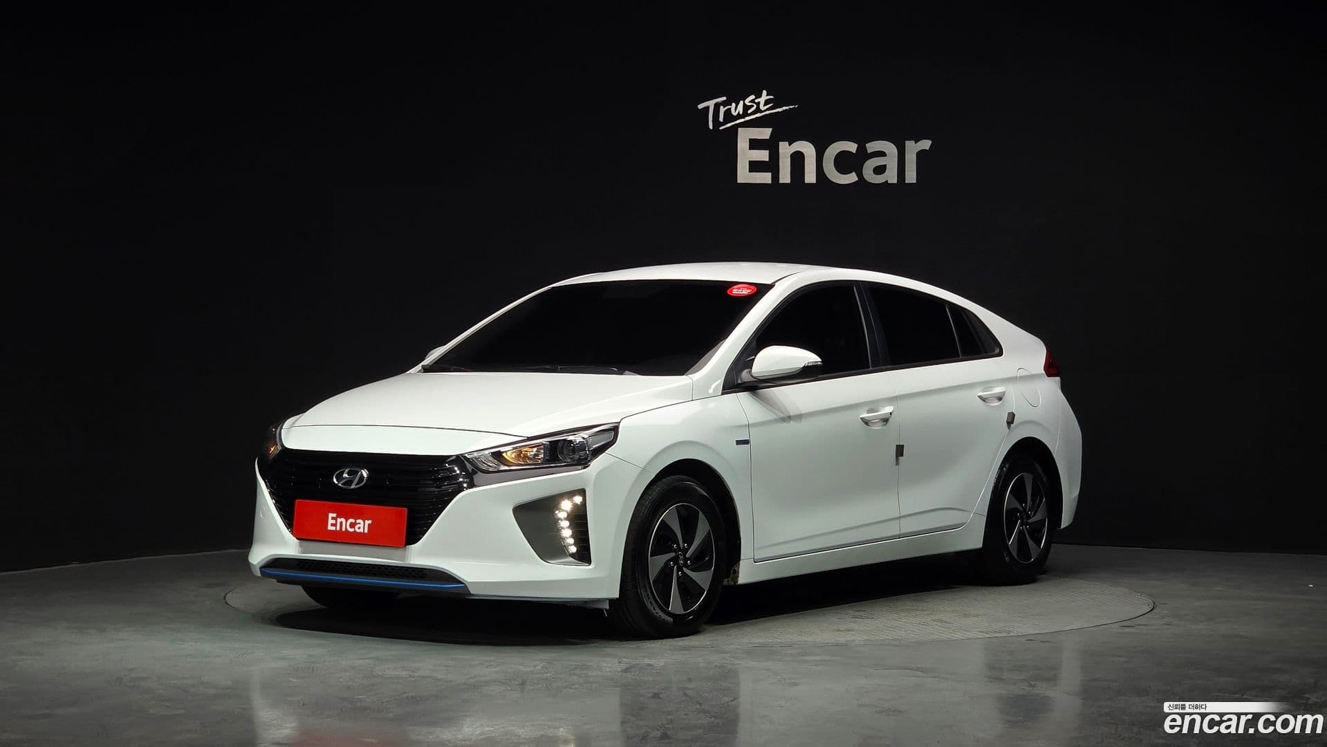Main__Slider__Photo:Ioniq Hyundai 2017.0-0