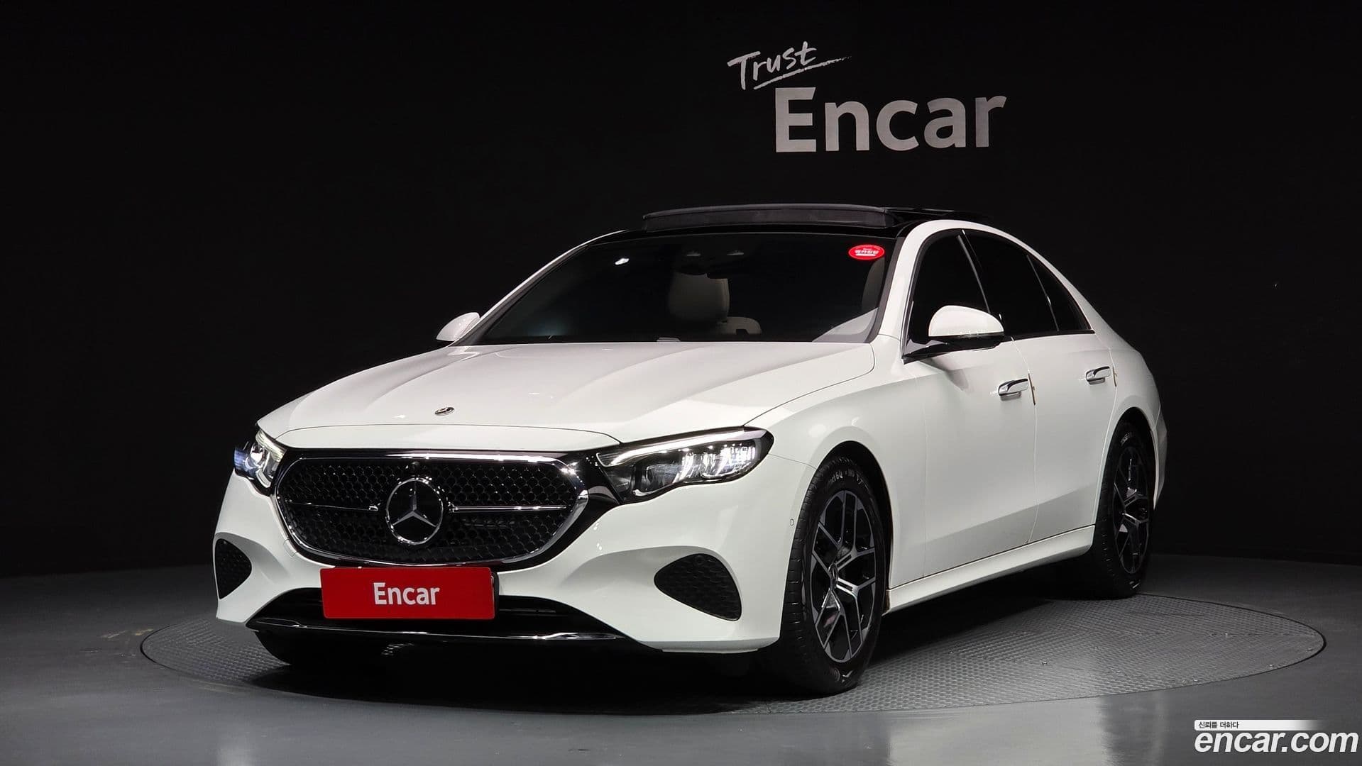 Main__Slider__Photo:E-Class Mercedes-Benz 2025.4-0