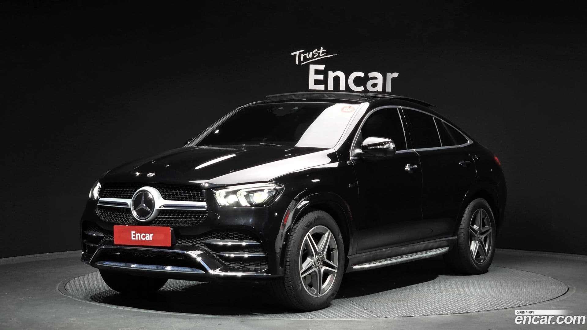 Main__Slider__Photo:GLE-Class Mercedes-Benz 2021.9-0