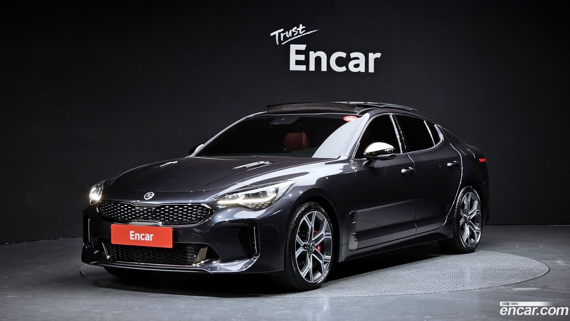 Main__Slider__Photo:Stinger Kia 2018.3-0