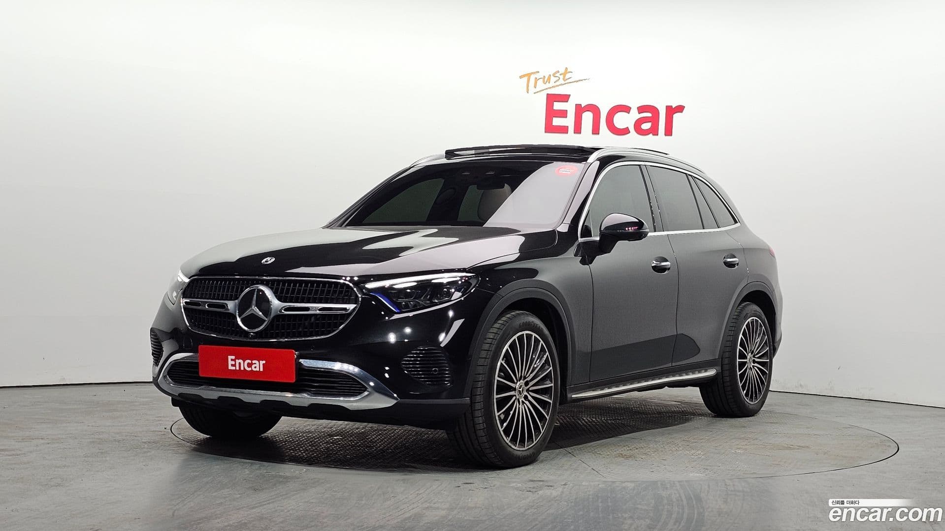Main__Slider__Photo:GLC-Class Mercedes-Benz 2024.10-0