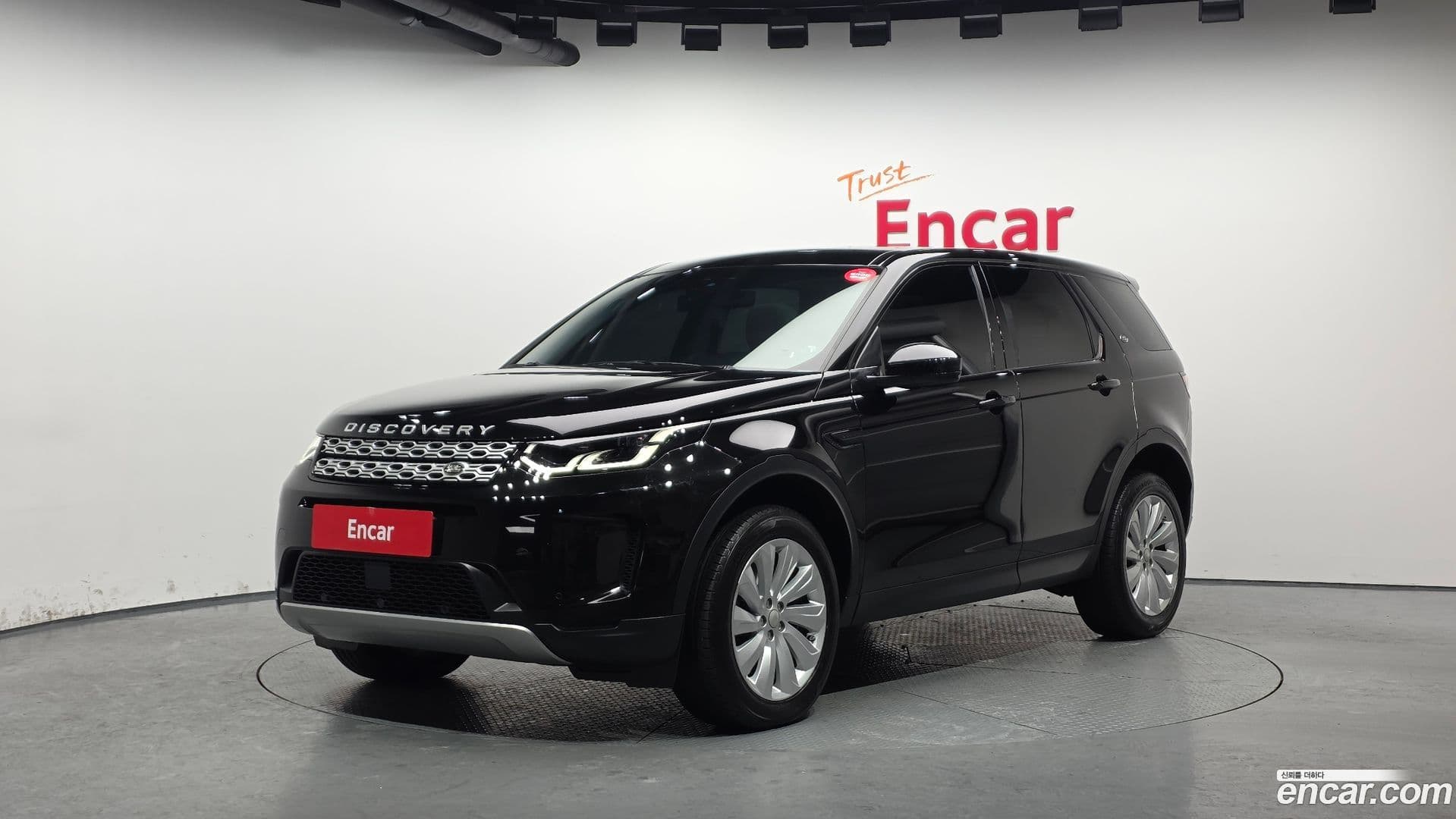 Main__Slider__Photo:Discovery Sport Land Rover 2020.0-0