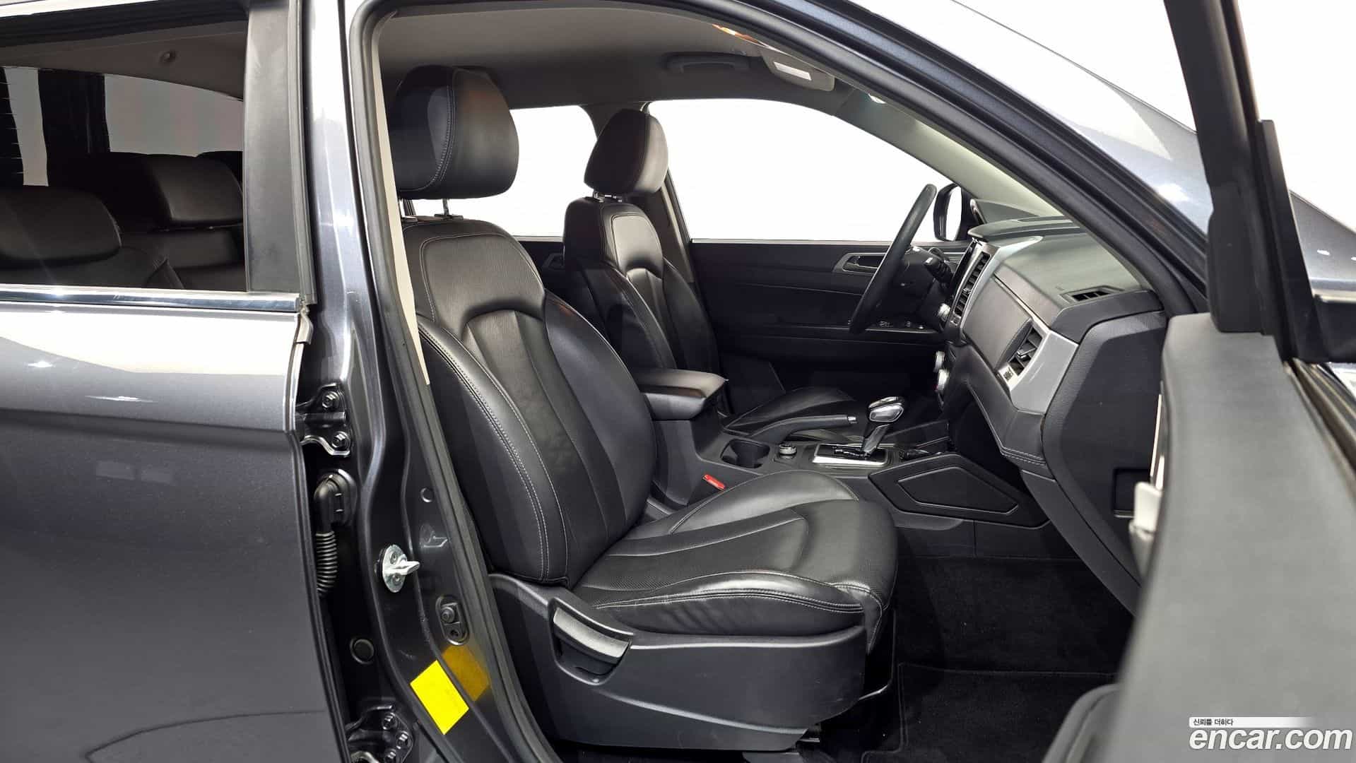Rexton KG Mobility 2019.3-INNER-010