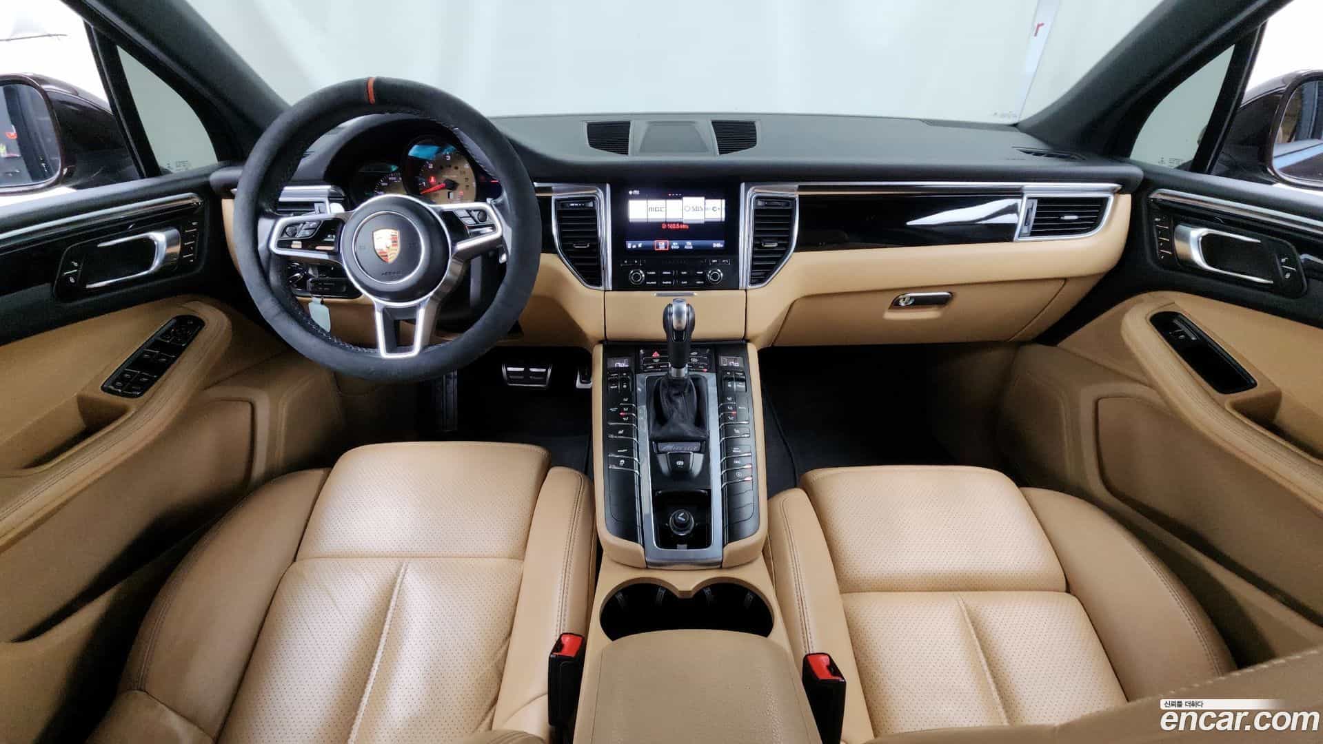 Macan Porsche 2017.11-INNER-007