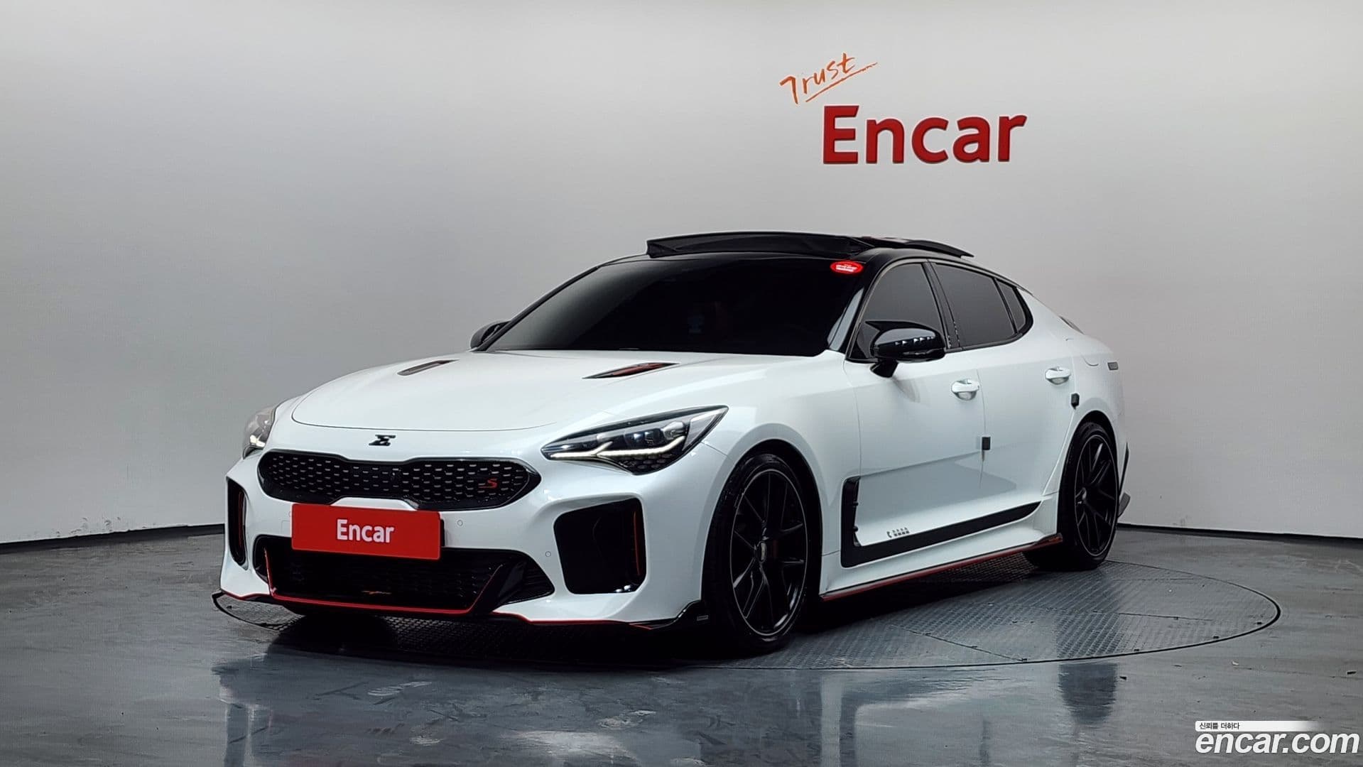 Main__Slider__Photo:Stinger Kia 2017.6-0