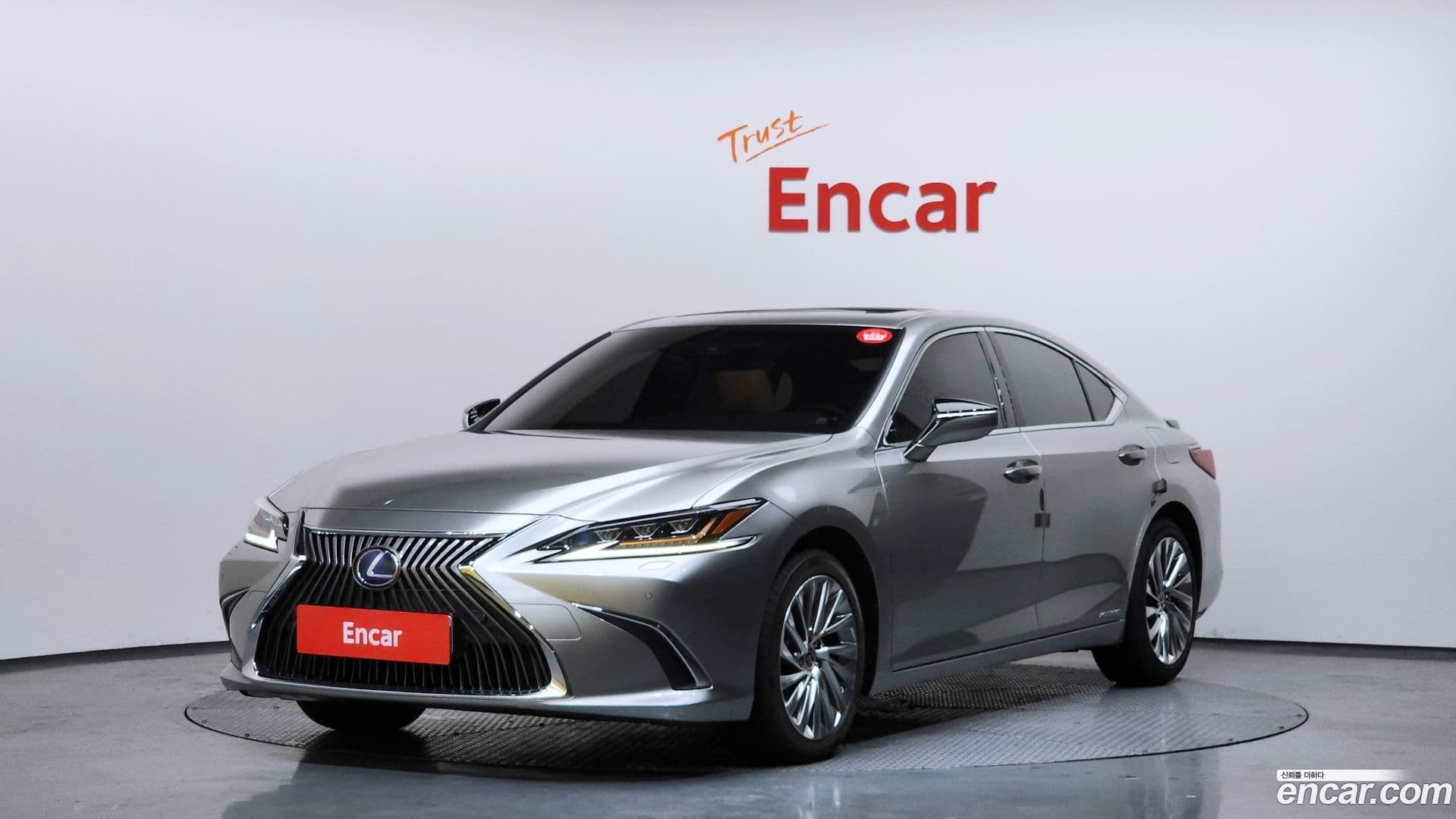 Main__Slider__Photo:ES Lexus 2021.1-0