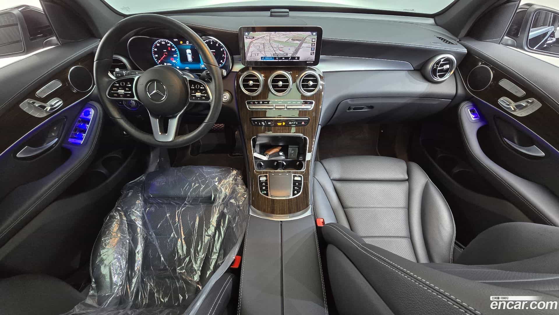 GLC-Class Mercedes-Benz 2021.10-INNER-007