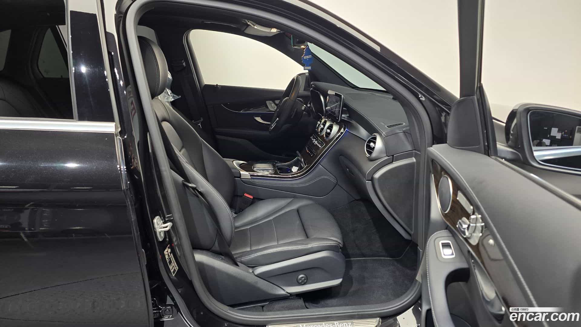 GLC-Class Mercedes-Benz 2021.10-OPTION-015