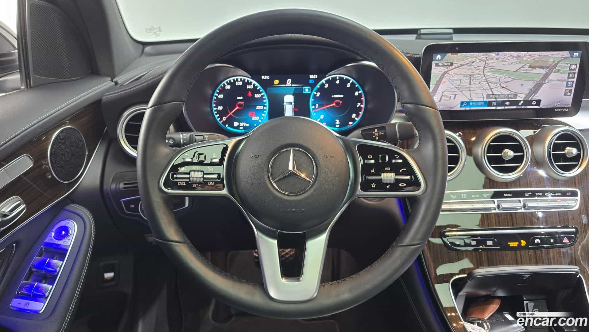 GLC-Class Mercedes-Benz 2021.10-OPTION-017
