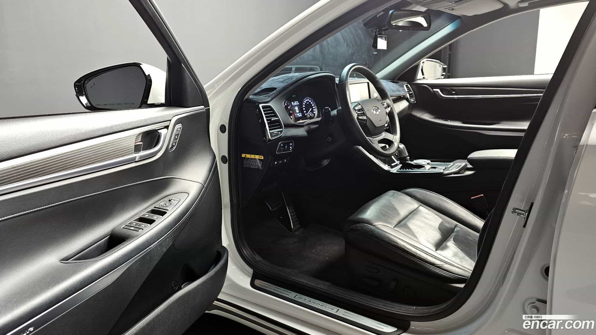 Grandeur Hyundai 2017.4-OPTION-016