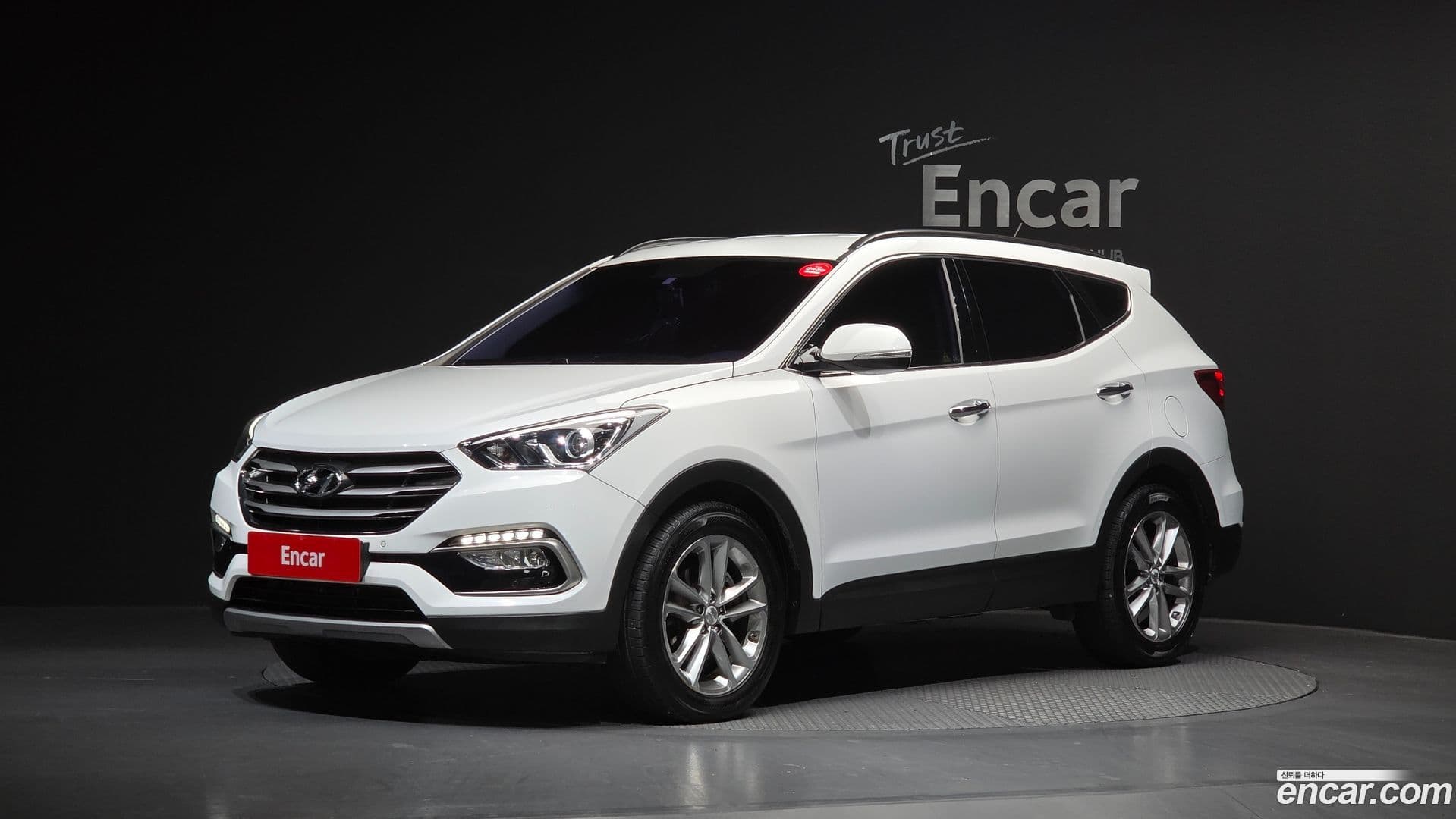 Main__Slider__Photo:Santafe Hyundai 2015.8-0