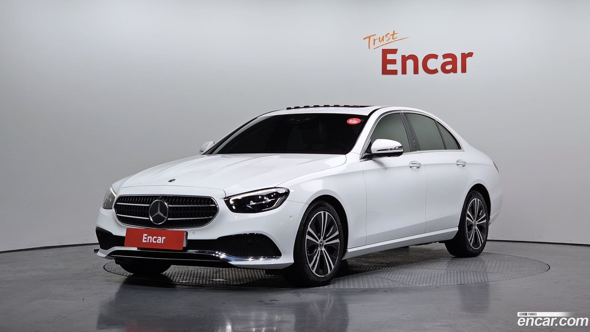 Main__Slider__Photo:E-Class Mercedes-Benz 2022.6-0