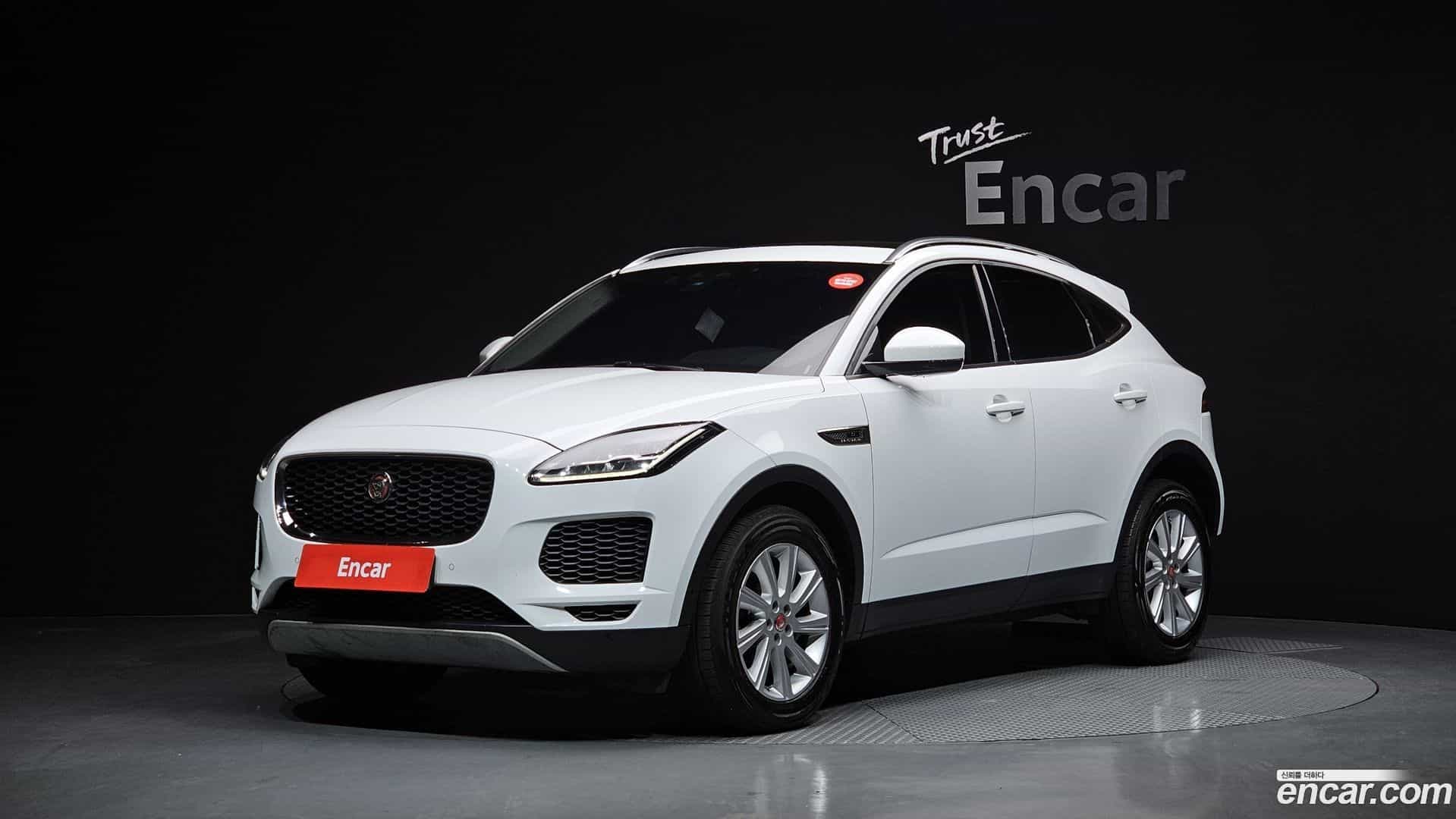 E-PACE Jaguar 2019.10-OUTER-001