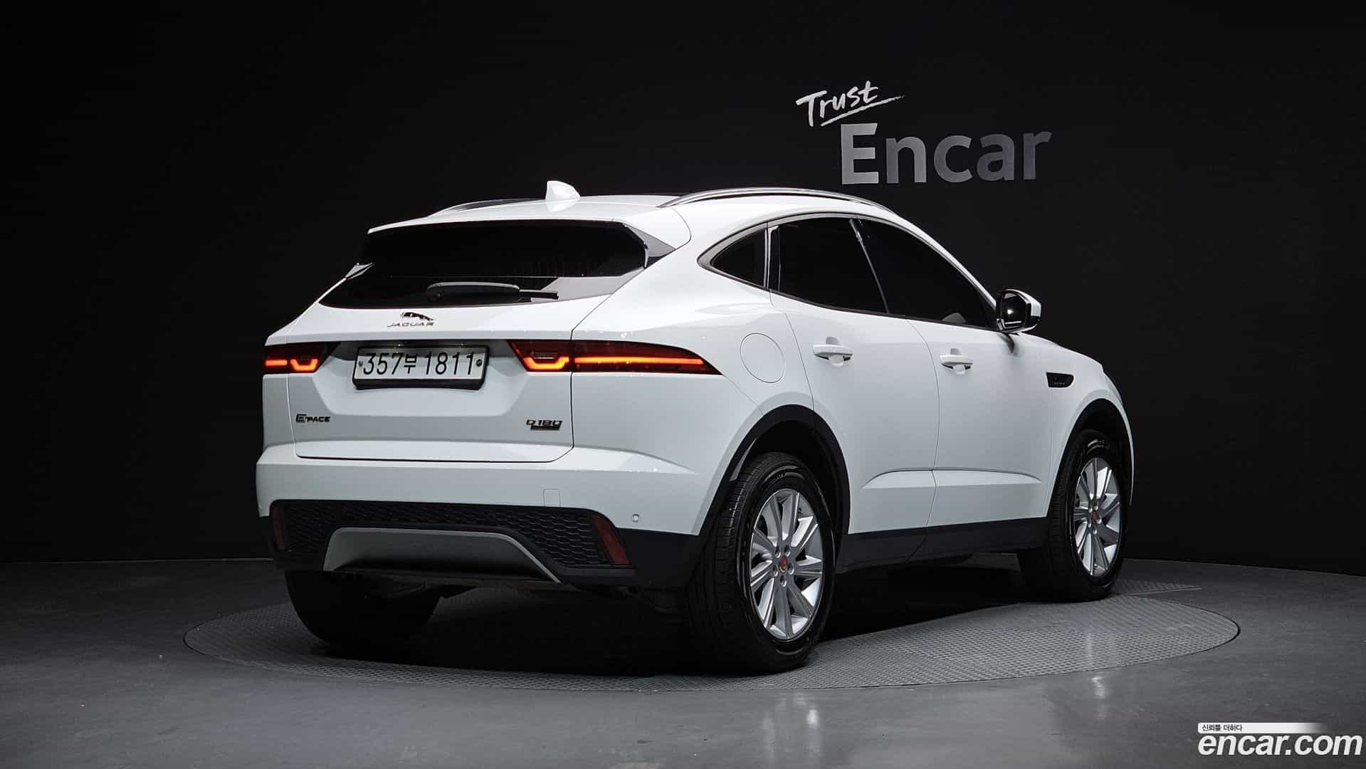 E-PACE Jaguar 2019.10-OUTER-002