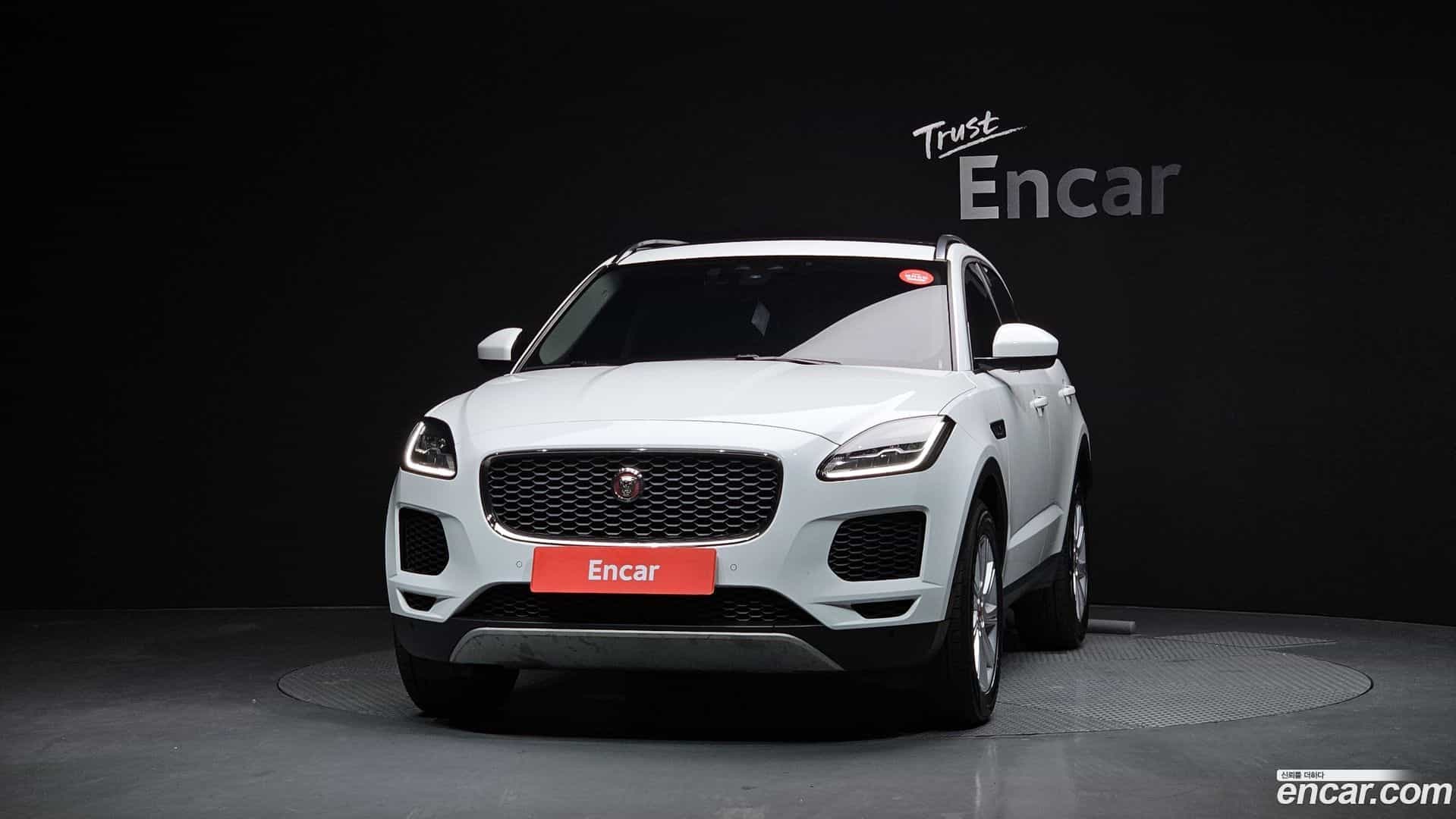 E-PACE Jaguar 2019.10-OUTER-003