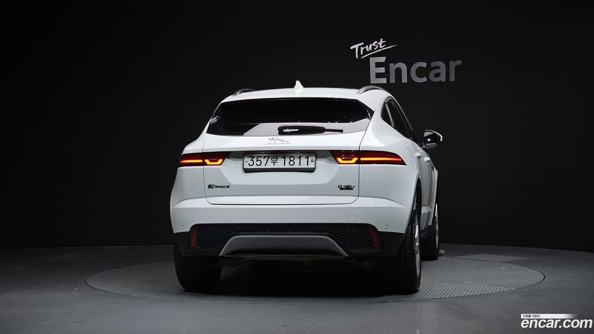 E-PACE Jaguar 2019.10-OUTER-004
