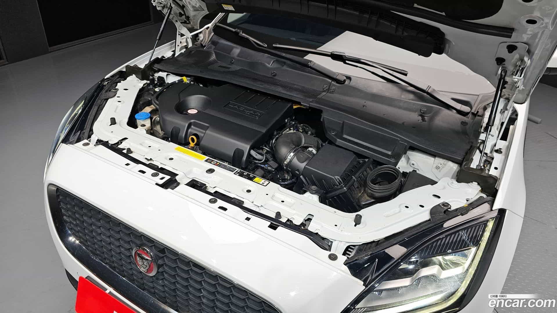 E-PACE Jaguar 2019.10-INNER-006