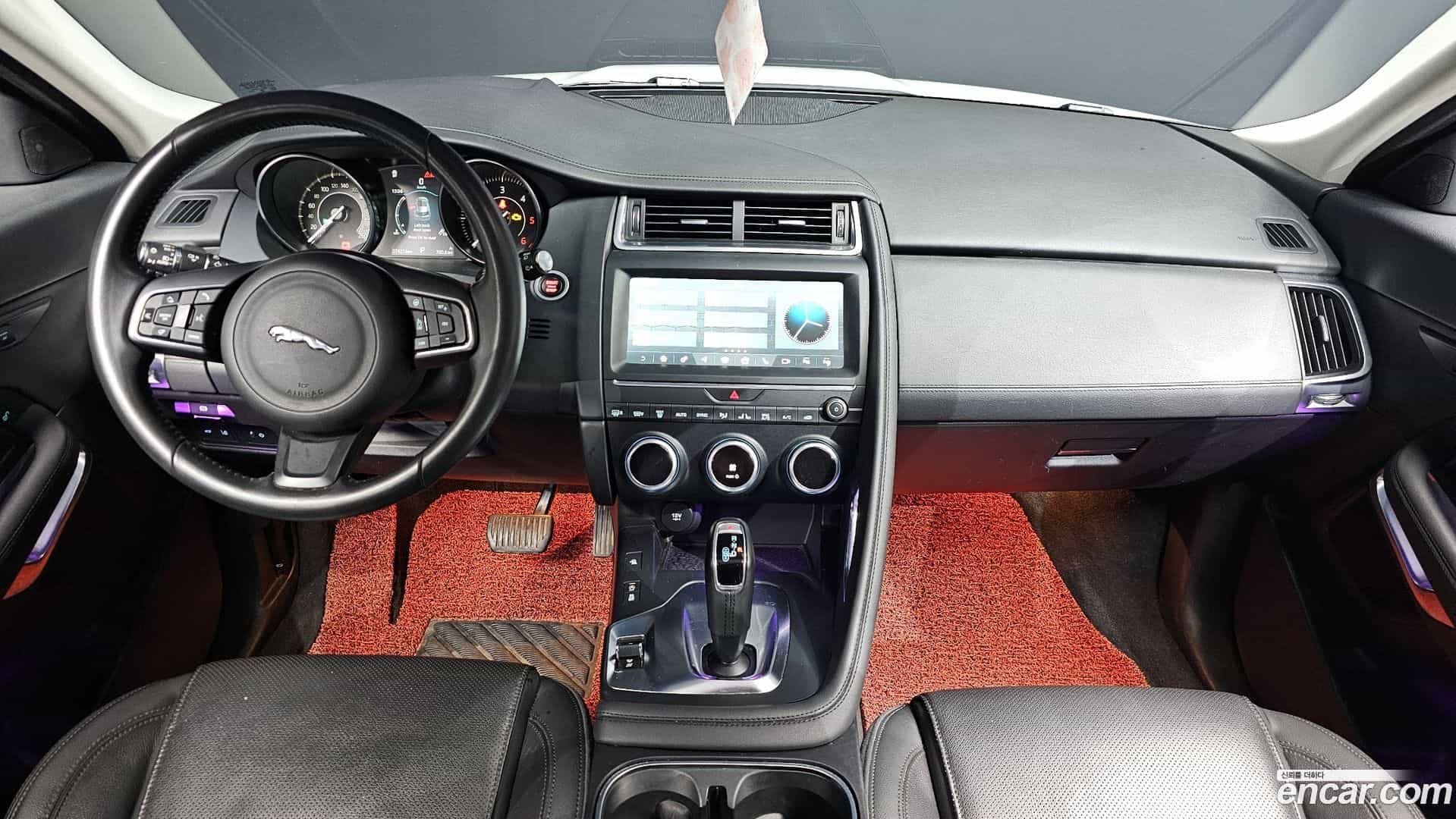 E-PACE Jaguar 2019.10-INNER-007