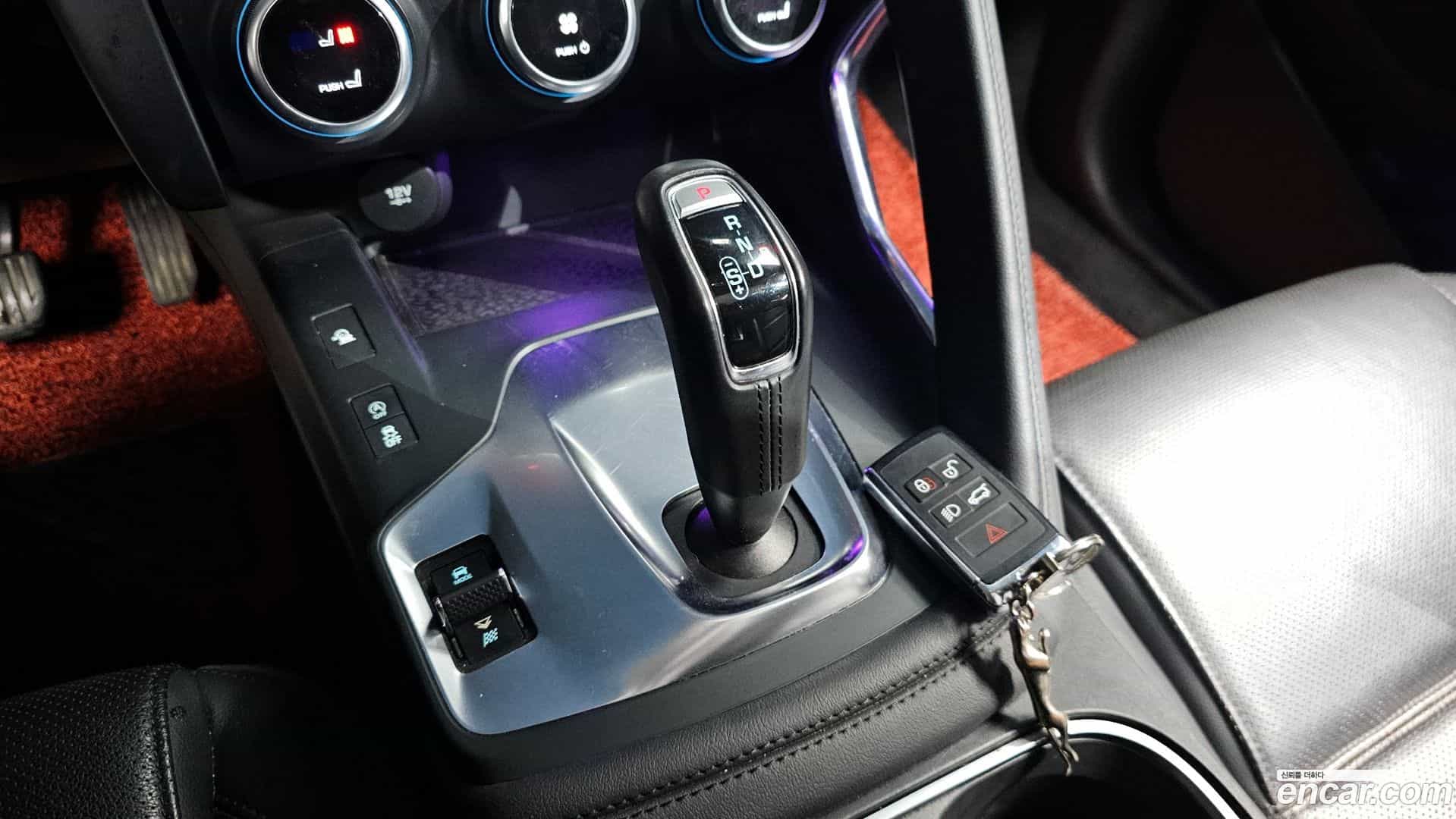 E-PACE Jaguar 2019.10-INNER-009