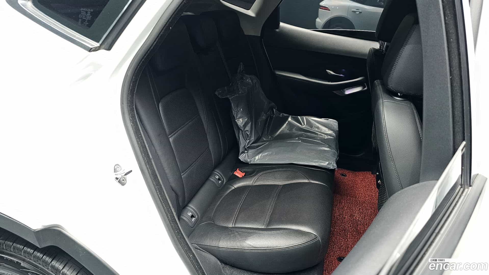 E-PACE Jaguar 2019.10-OPTION-016