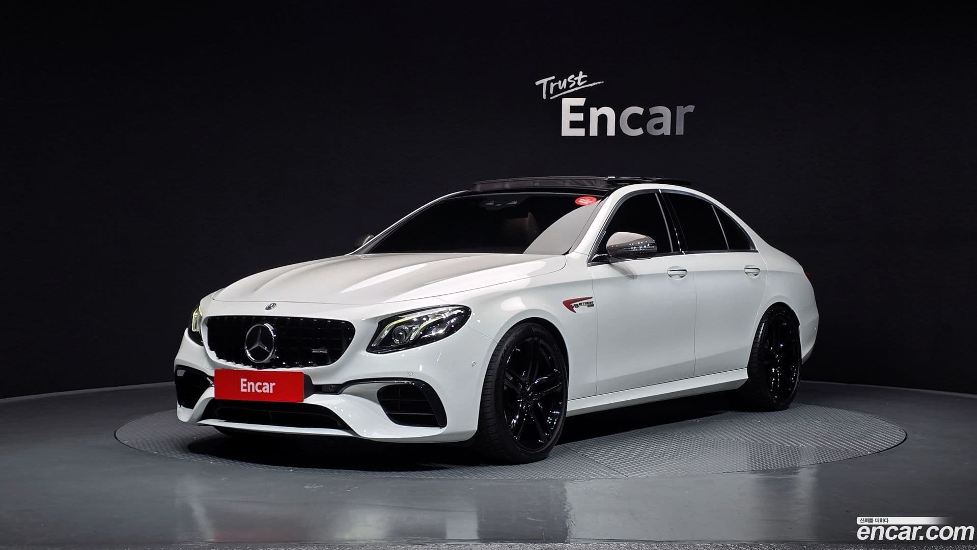 Main__Slider__Photo:E-Class Mercedes-Benz 2018.3-0