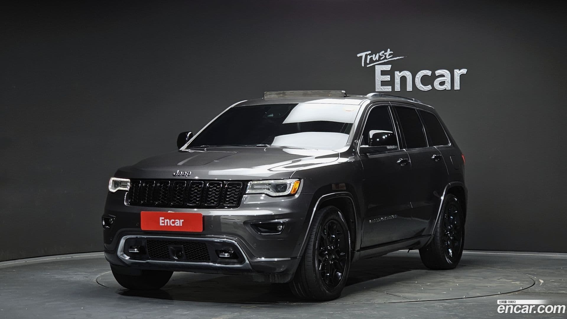 Main__Slider__Photo:Cherokee Jeep 2019.3-0