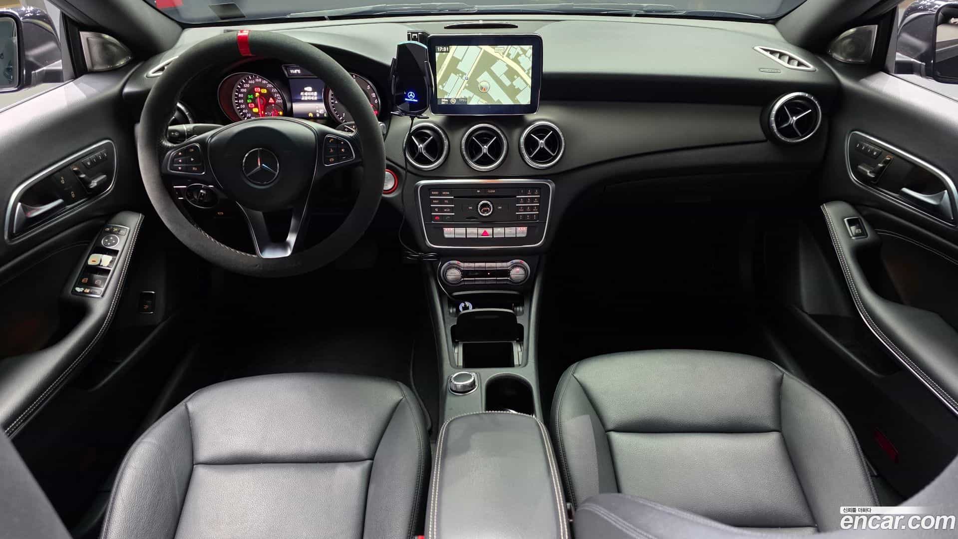 CLA-Class Mercedes-Benz 2015.4-INNER-007