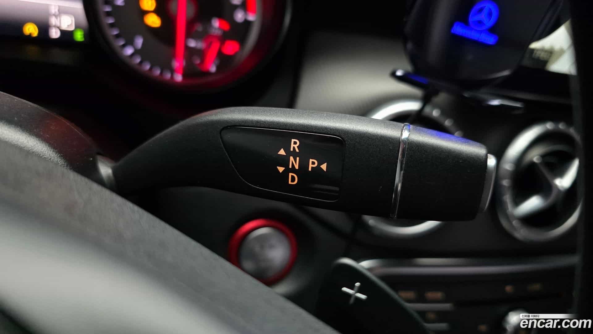 CLA-Class Mercedes-Benz 2015.4-INNER-009