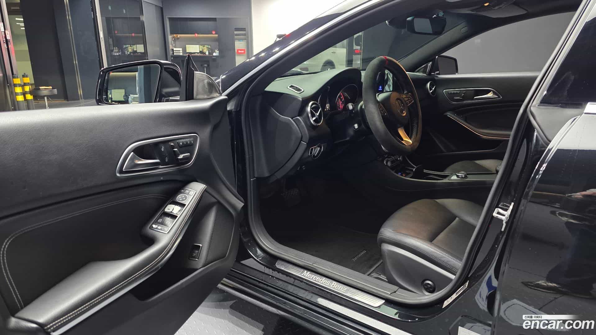 CLA-Class Mercedes-Benz 2015.4-INNER-010