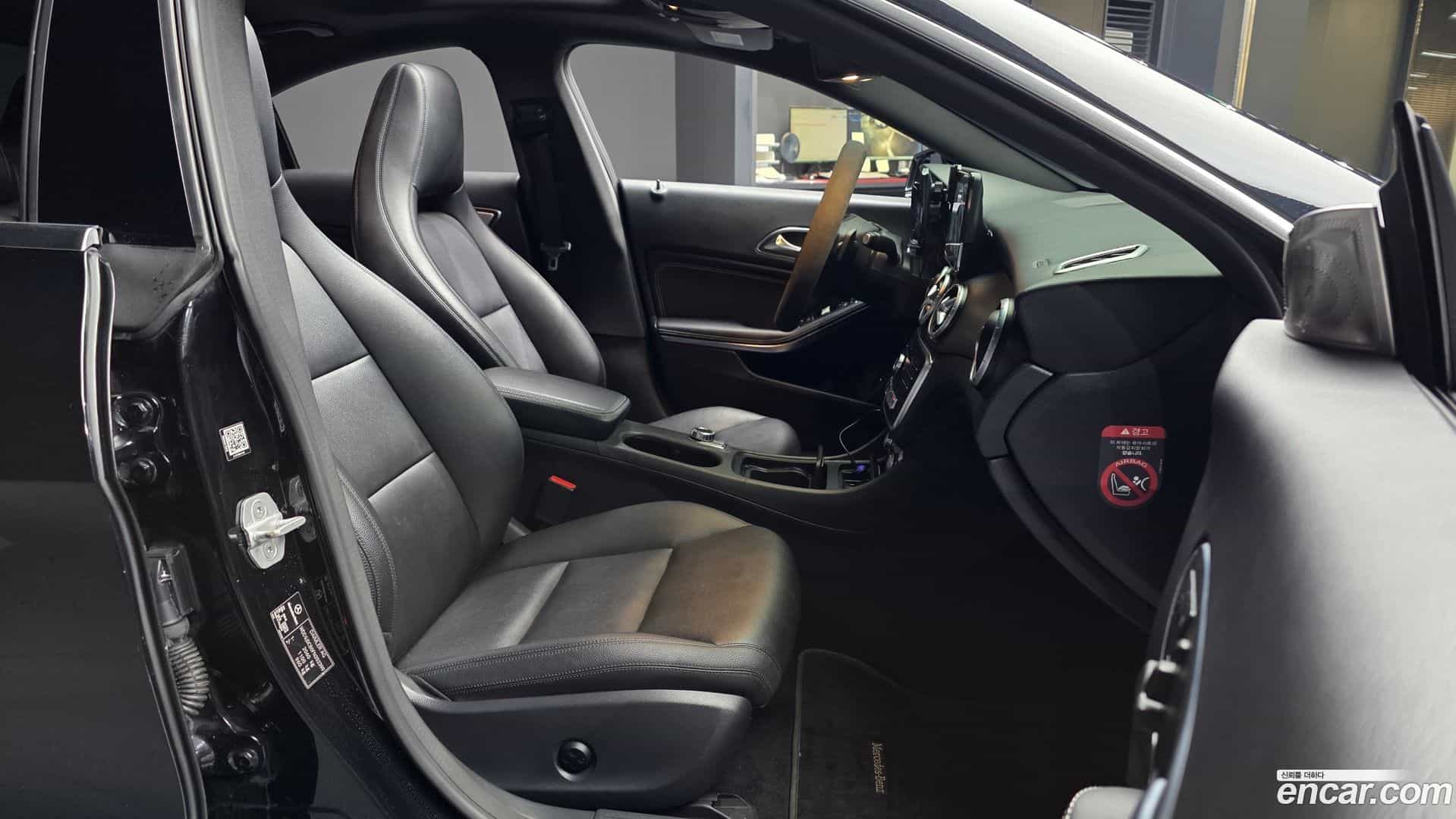 CLA-Class Mercedes-Benz 2015.4-OPTION-015
