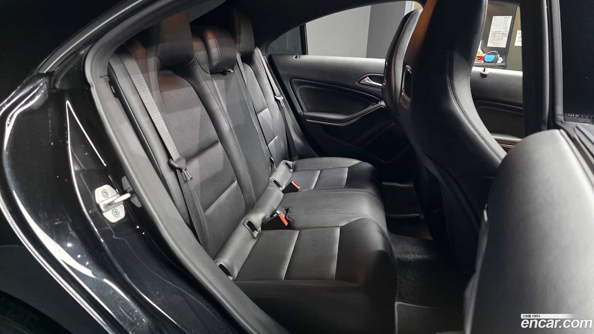 CLA-Class Mercedes-Benz 2015.4-OPTION-016