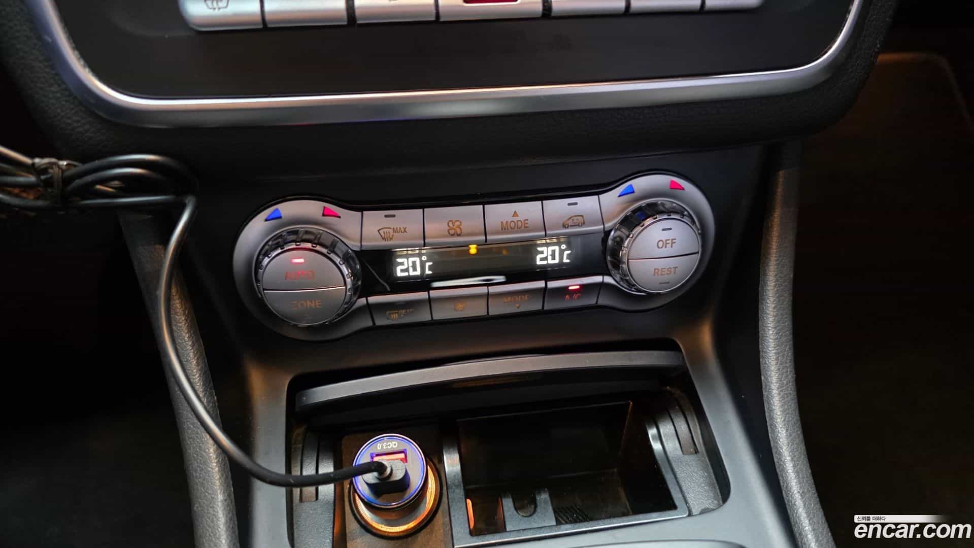CLA-Class Mercedes-Benz 2015.4-OPTION-020