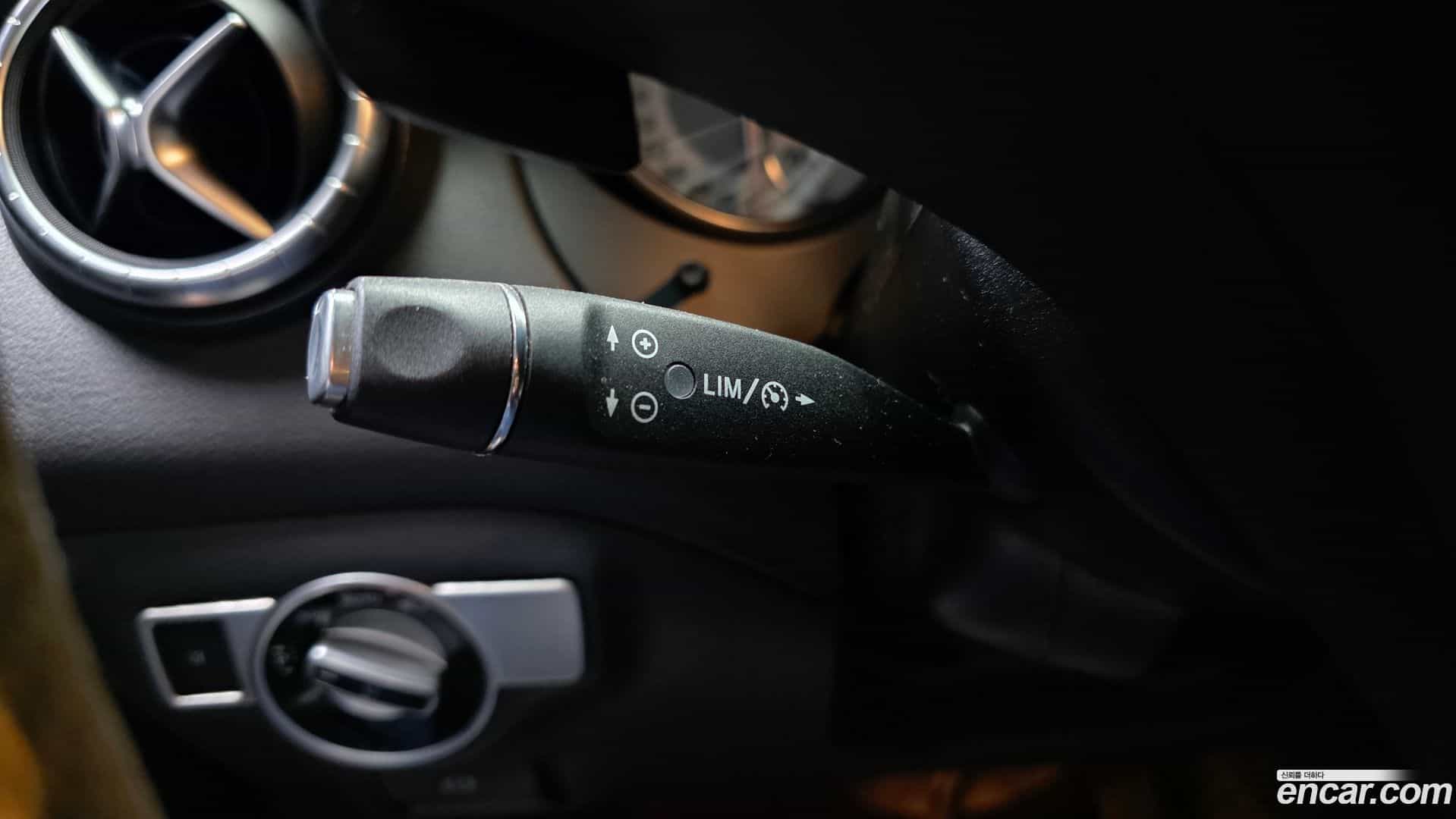 CLA-Class Mercedes-Benz 2015.4-OPTION-023