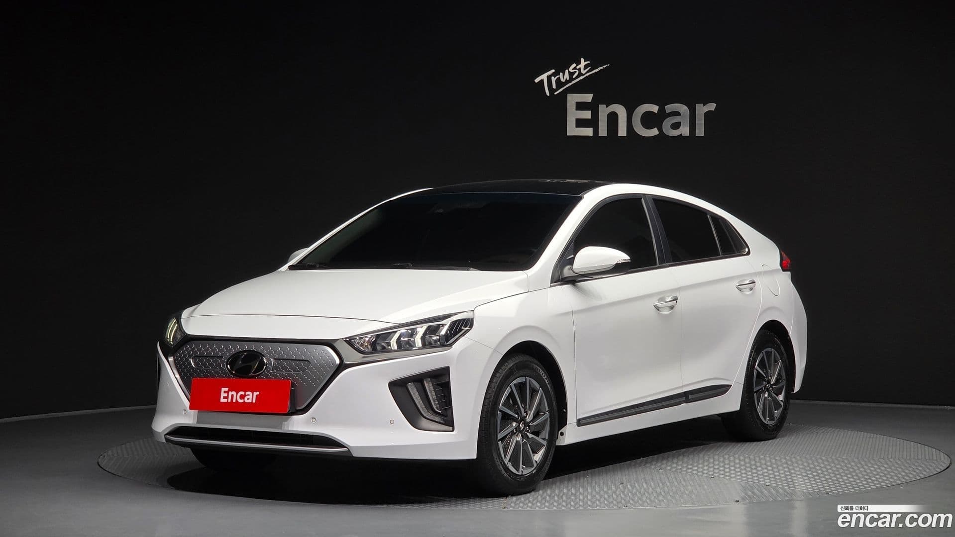 Main__Slider__Photo:Ioniq Hyundai 2019.7-0