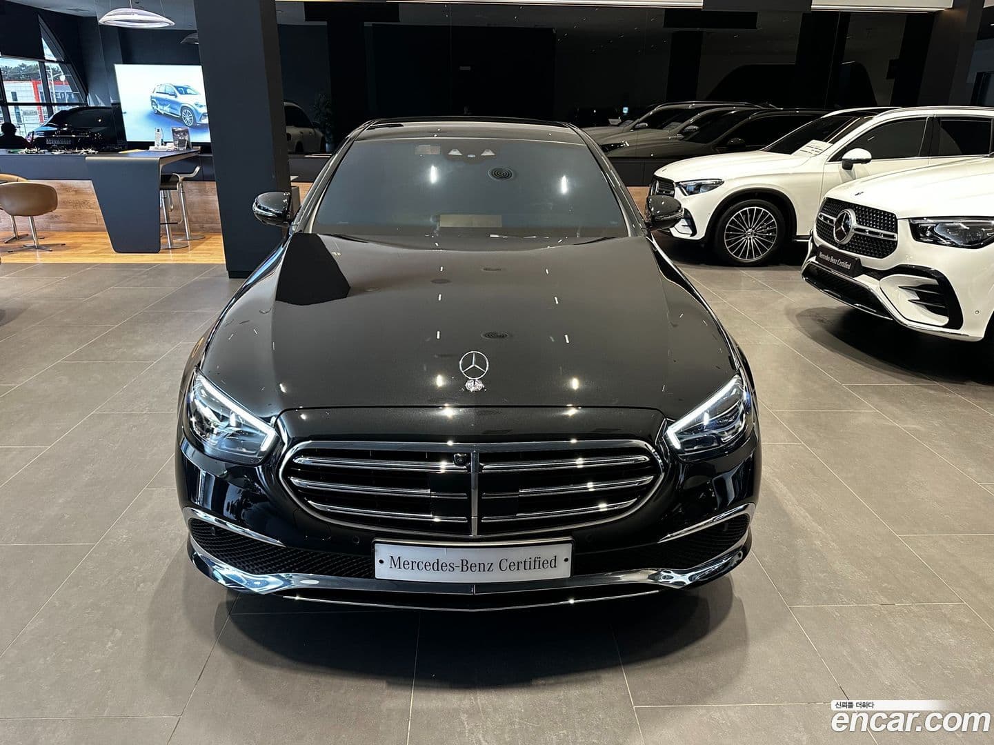 Main__Slider__Photo:E-Class Mercedes-Benz 2023.10-0