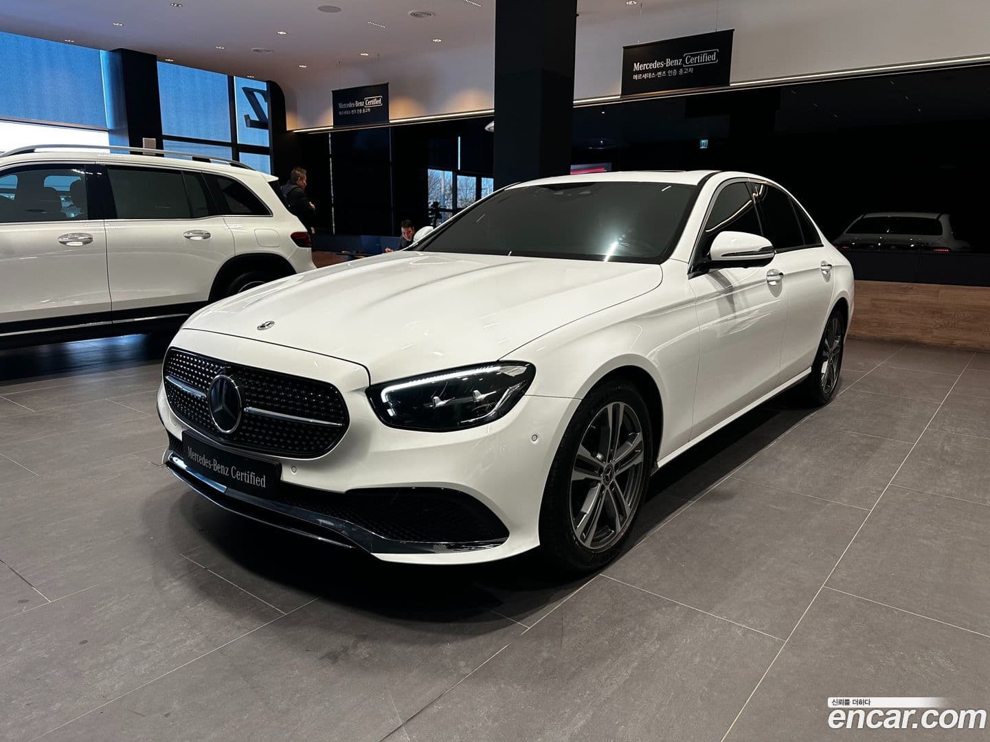 Main__Slider__Photo:E-Class Mercedes-Benz 2023.5-0