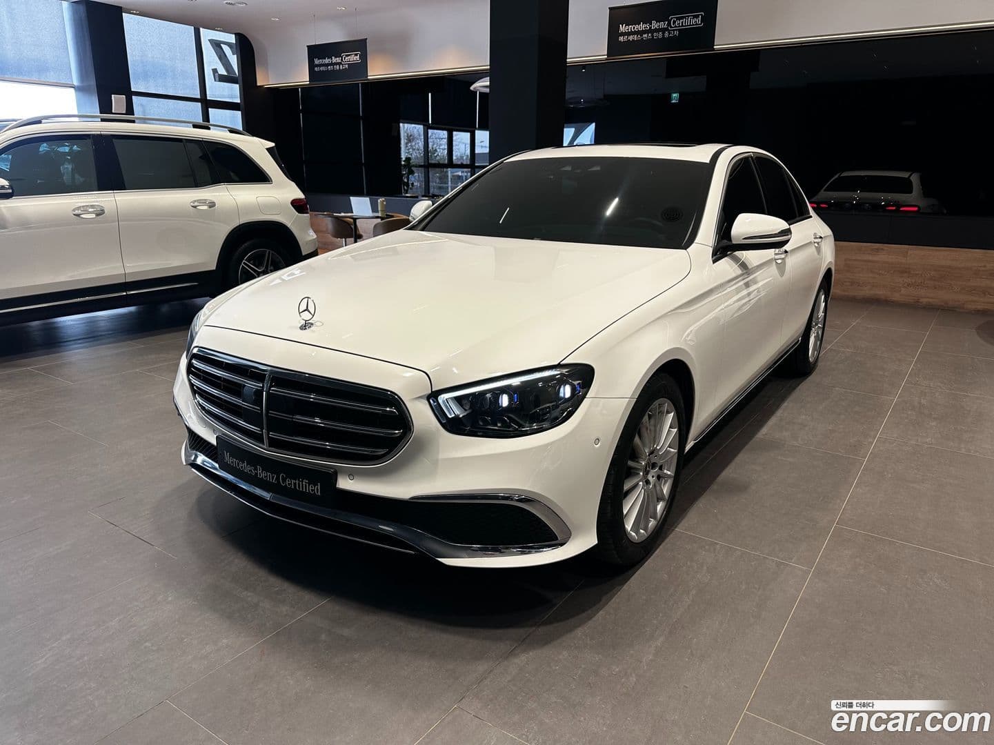 Main__Slider__Photo:E-Class Mercedes-Benz 2021.3-0