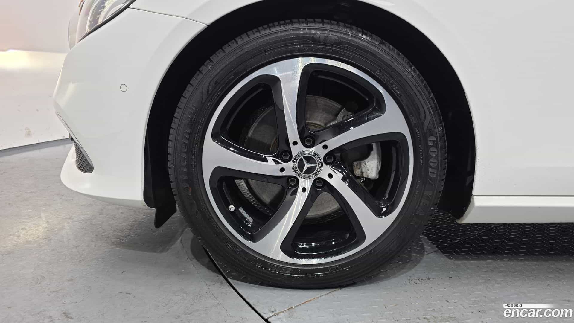 E-Class Mercedes-Benz 2020.6-OUTER-005