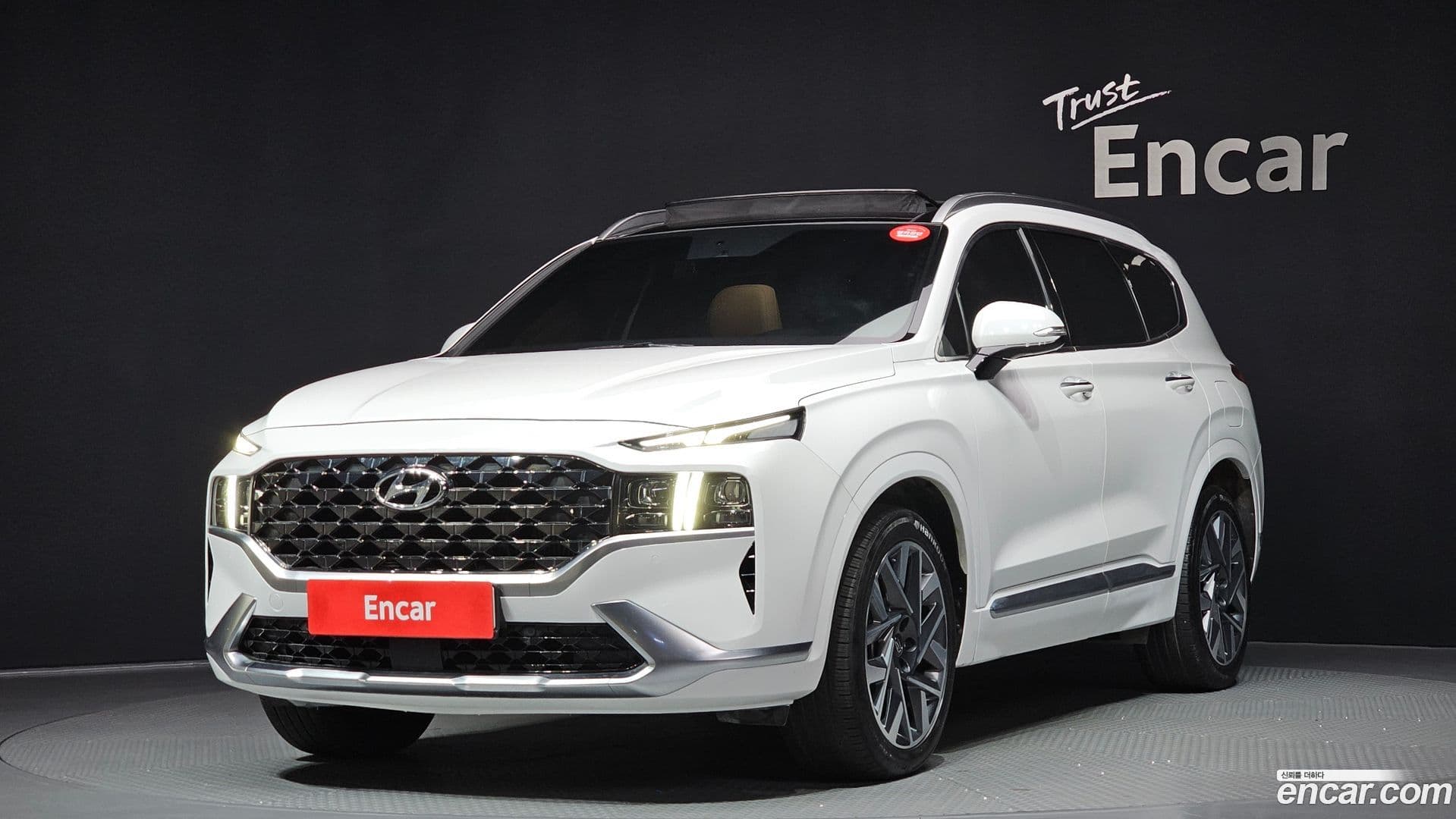 Main__Slider__Photo:Santafe Hyundai 2021.4-0