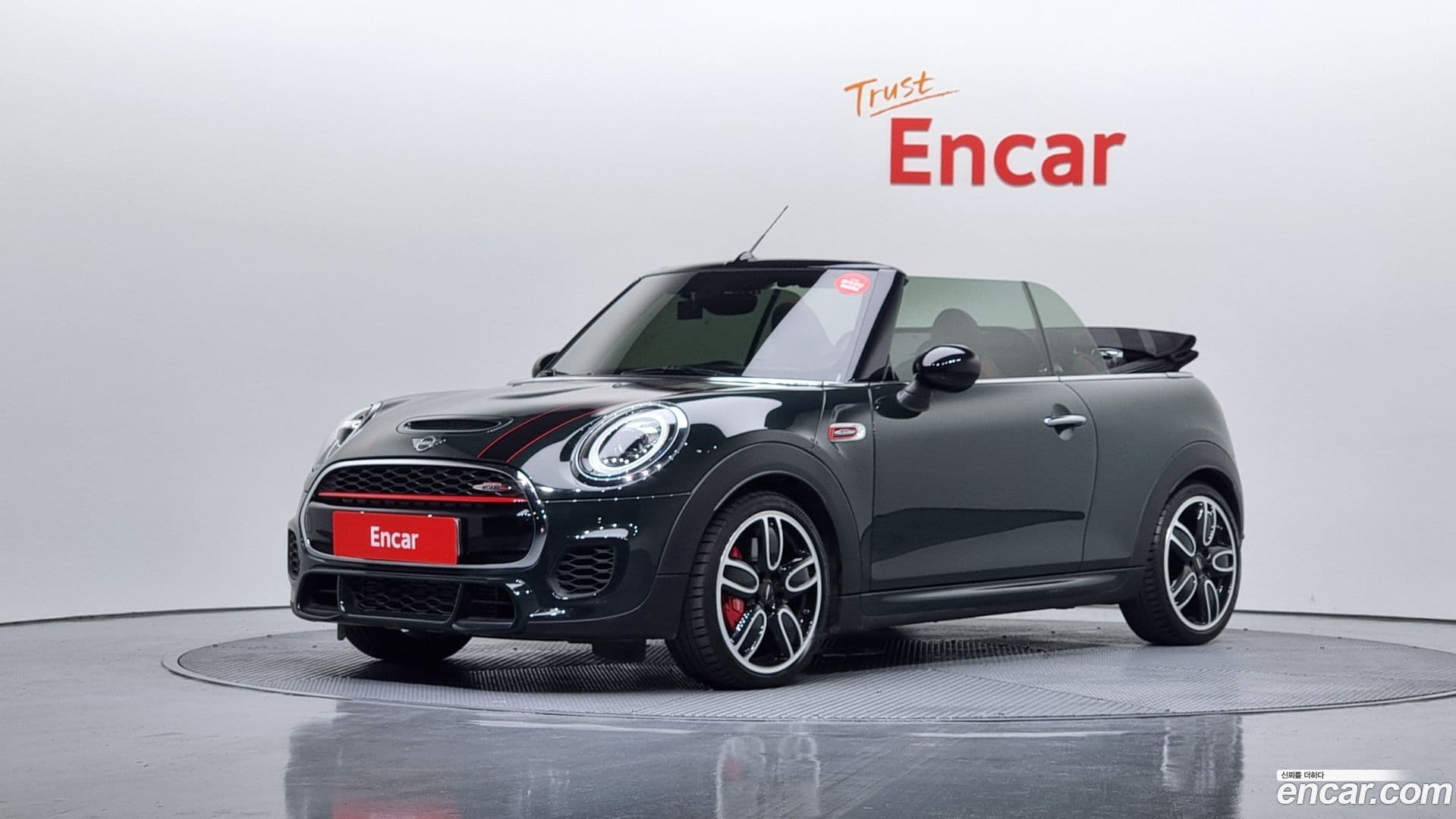 Main__Slider__Photo:Cooper Convertible Mini 2019.4-0