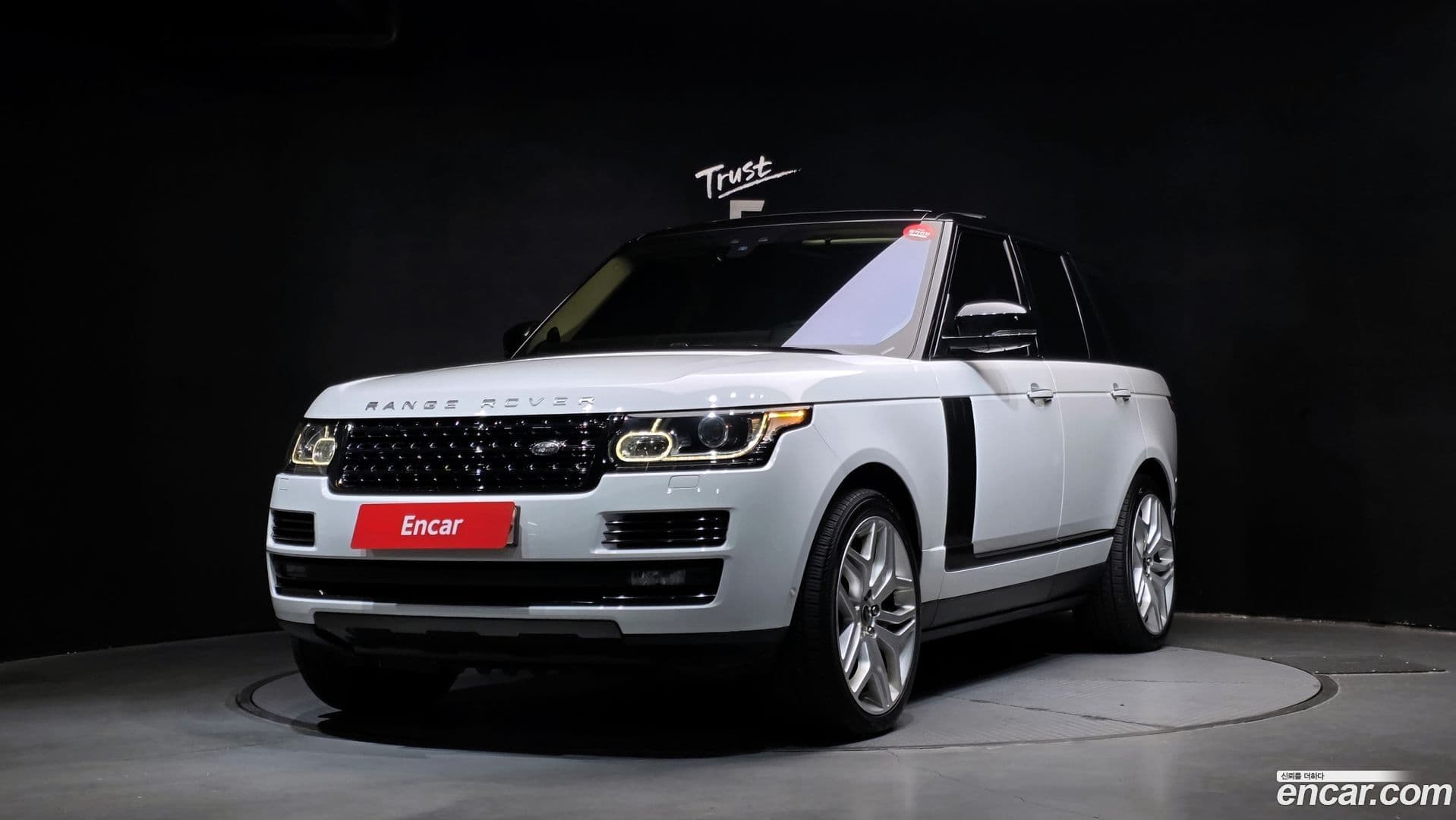 Main__Slider__Photo:Range Rover Land Rover 2017.4-0