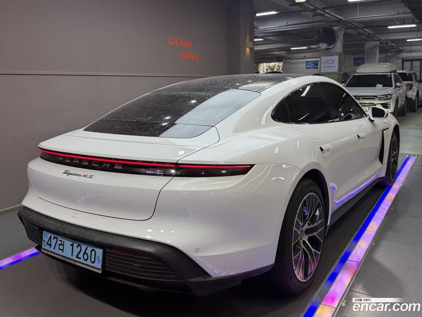 Taycan Porsche 2021.0-OUTER-002