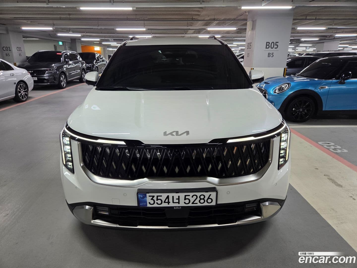 Main__Slider__Photo:Canival Kia 2025.0-0