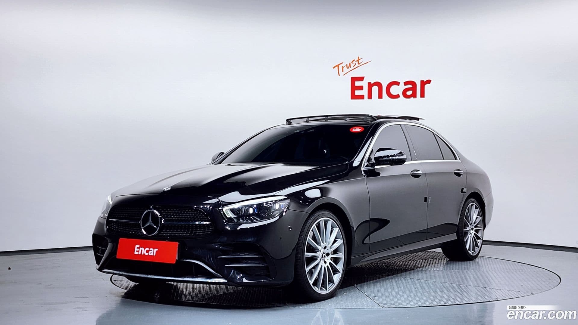 Main__Slider__Photo:E-Class Mercedes-Benz 2021.11-0