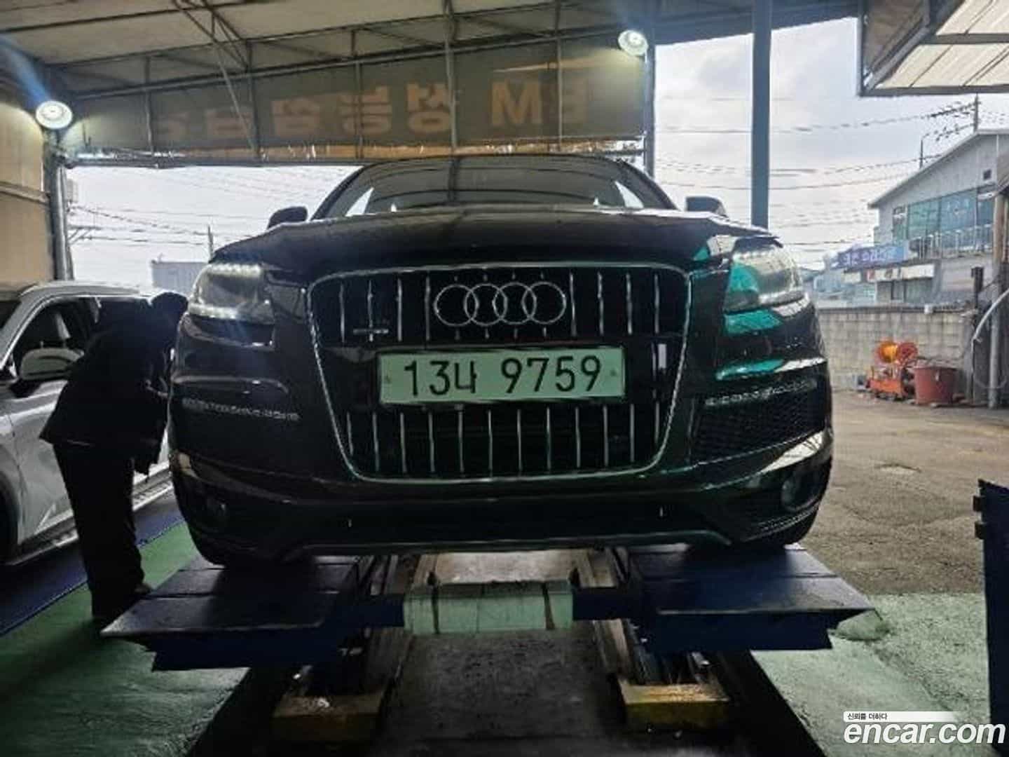 Q7 Audi 2011.1-OUTER-001