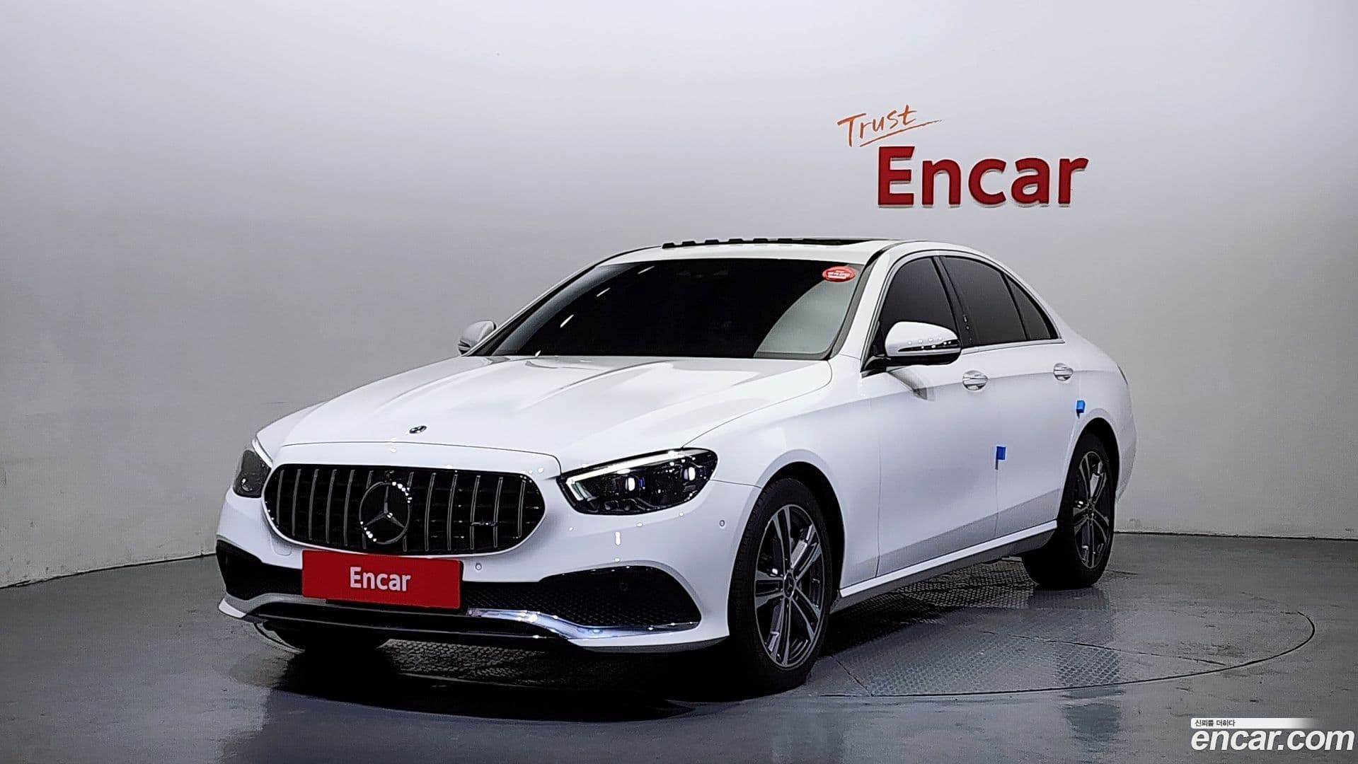 Main__Slider__Photo:E-Class Mercedes-Benz 2021.7-0