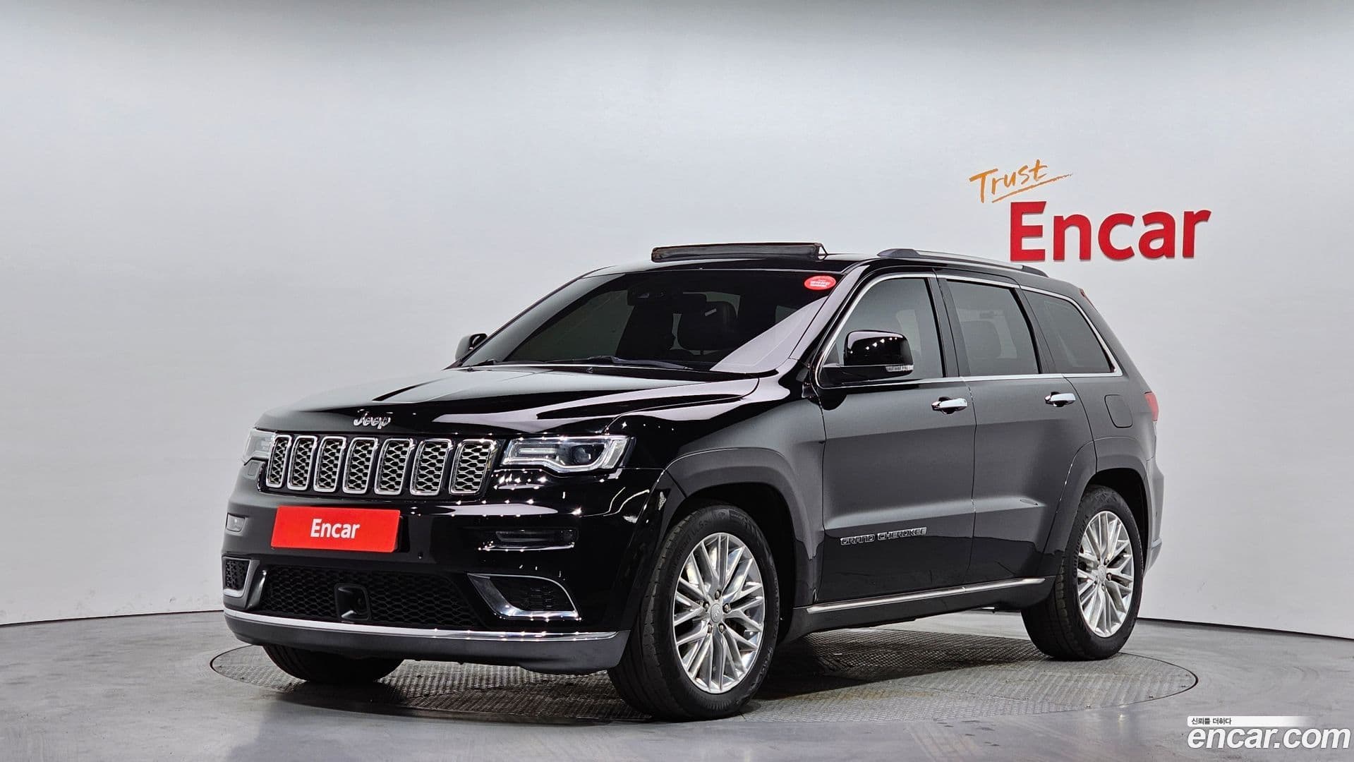 Main__Slider__Photo:Cherokee Jeep 2018.3-0